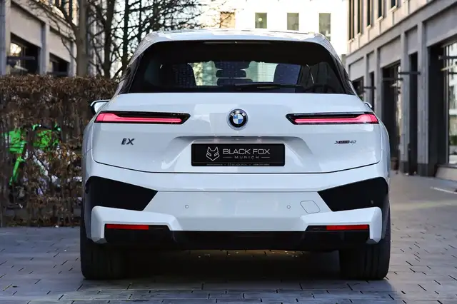 BMW Ix view 4