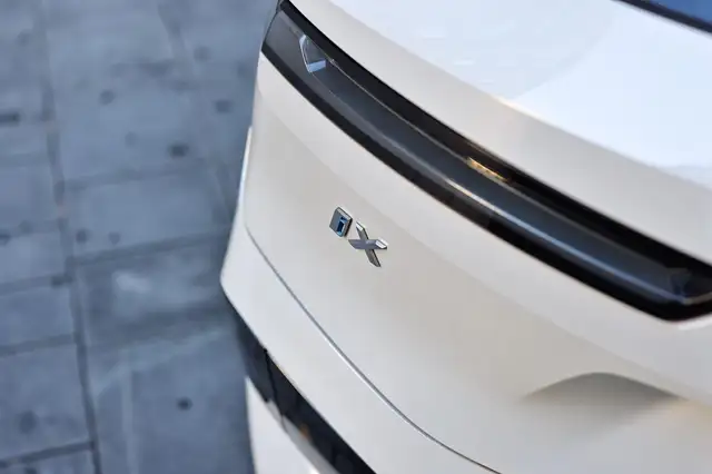 BMW Ix view 10