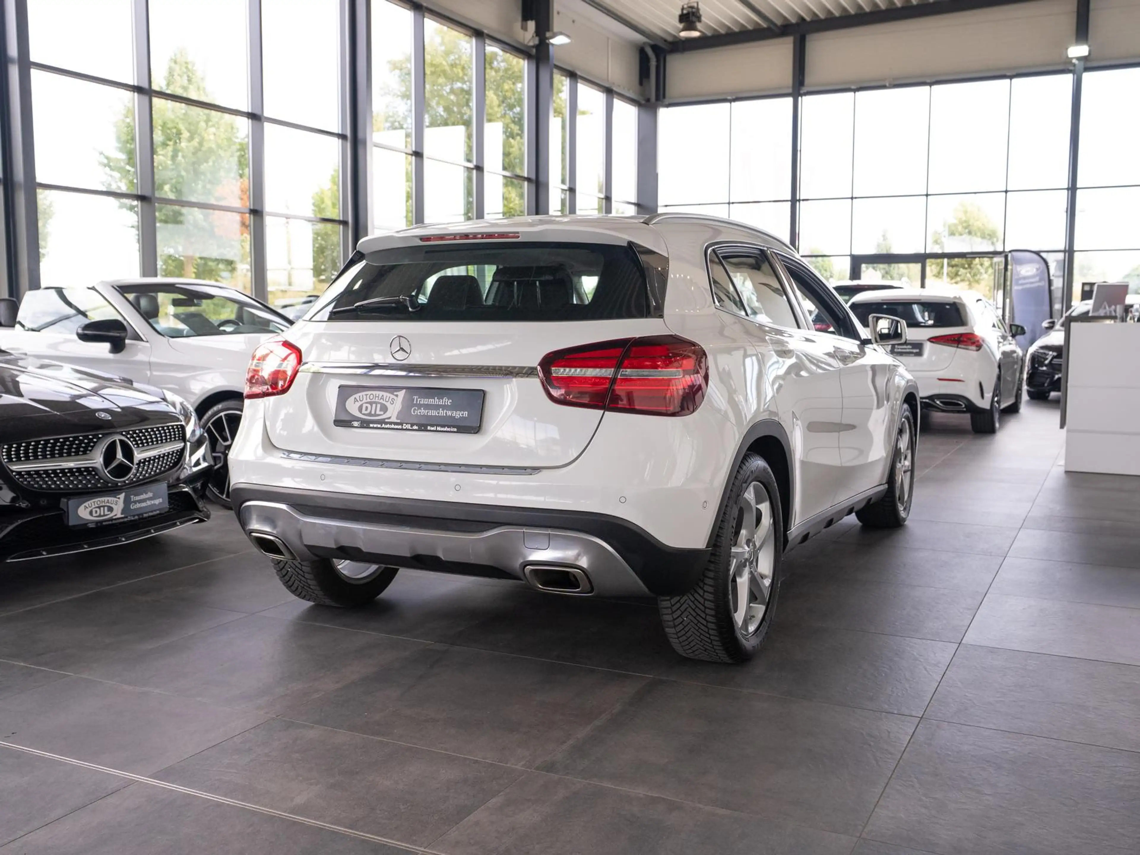 Mercedes-Benz GLA 180 GLA 180 (156.942) 1.6 KAT — photo 6