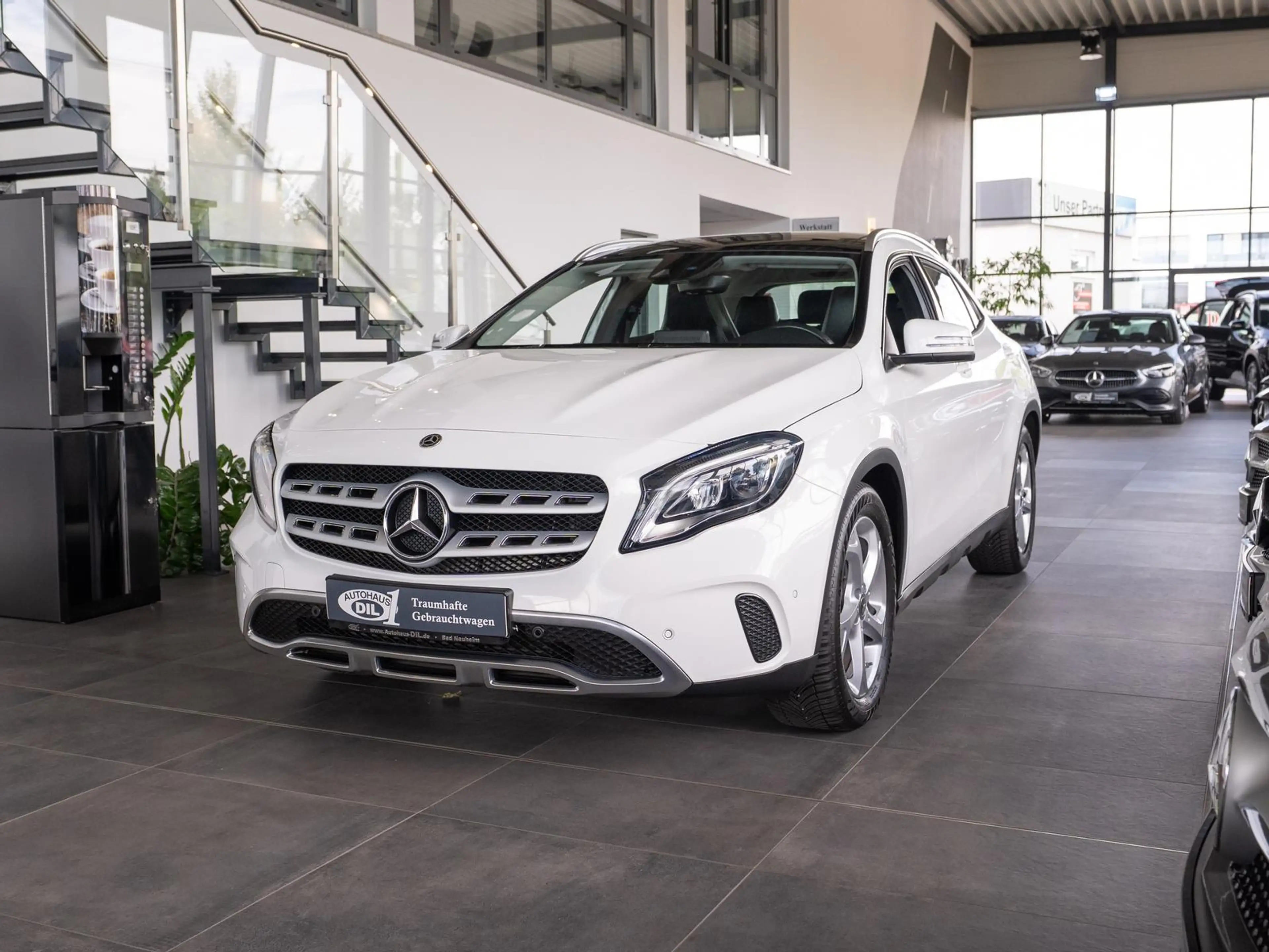 Mercedes-Benz GLA 180 GLA 180 (156.942) 1.6 KAT — photo 3