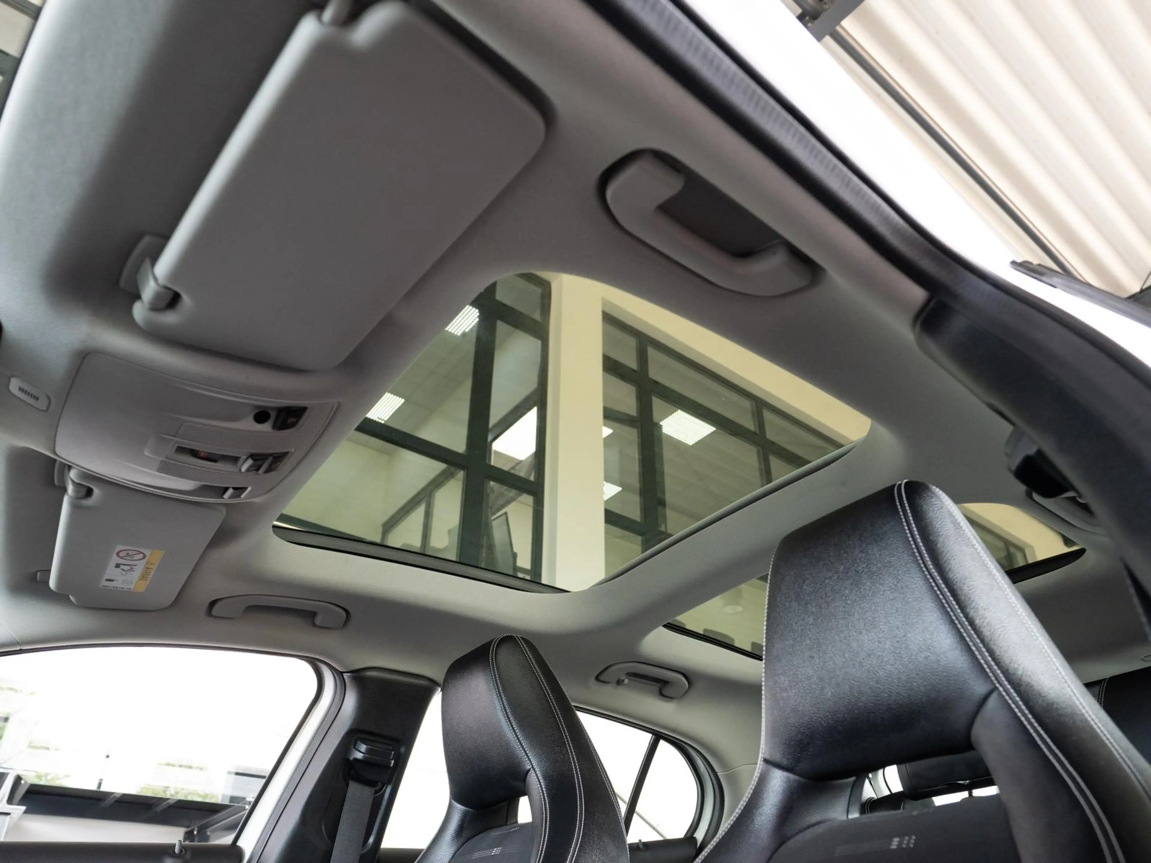 Mercedes-Benz GLA 180 GLA 180 (156.942) 1.6 KAT — photo 11