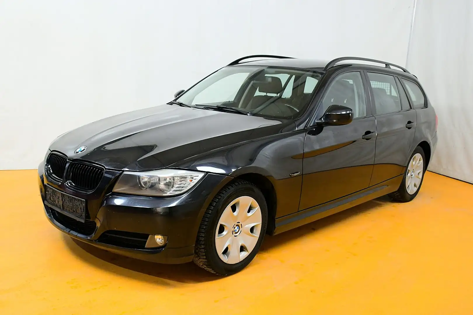 BMW 318 i Touring Schwarz - 1