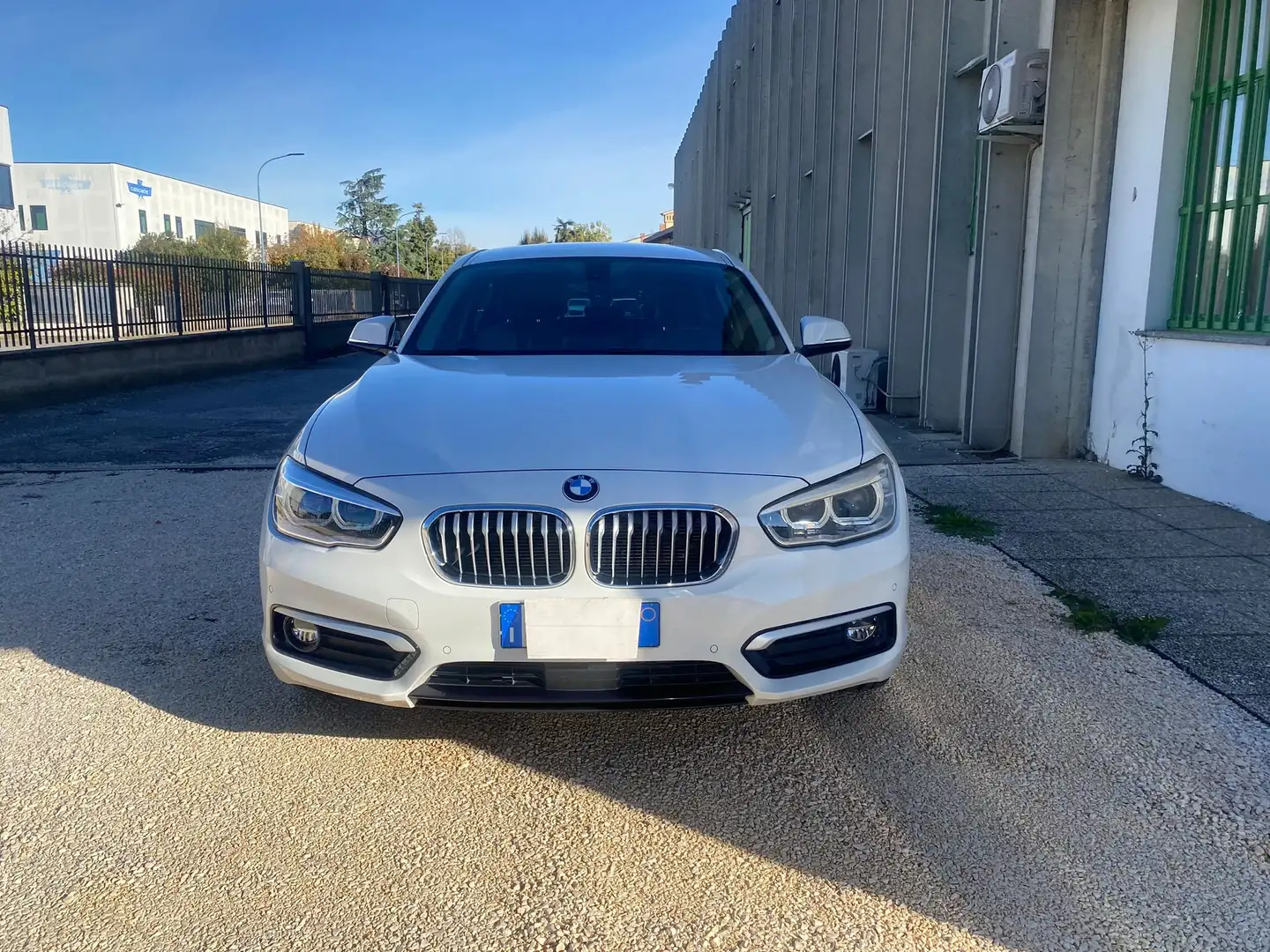 BMW 116 116d 5p Urban auto Weiß - 2