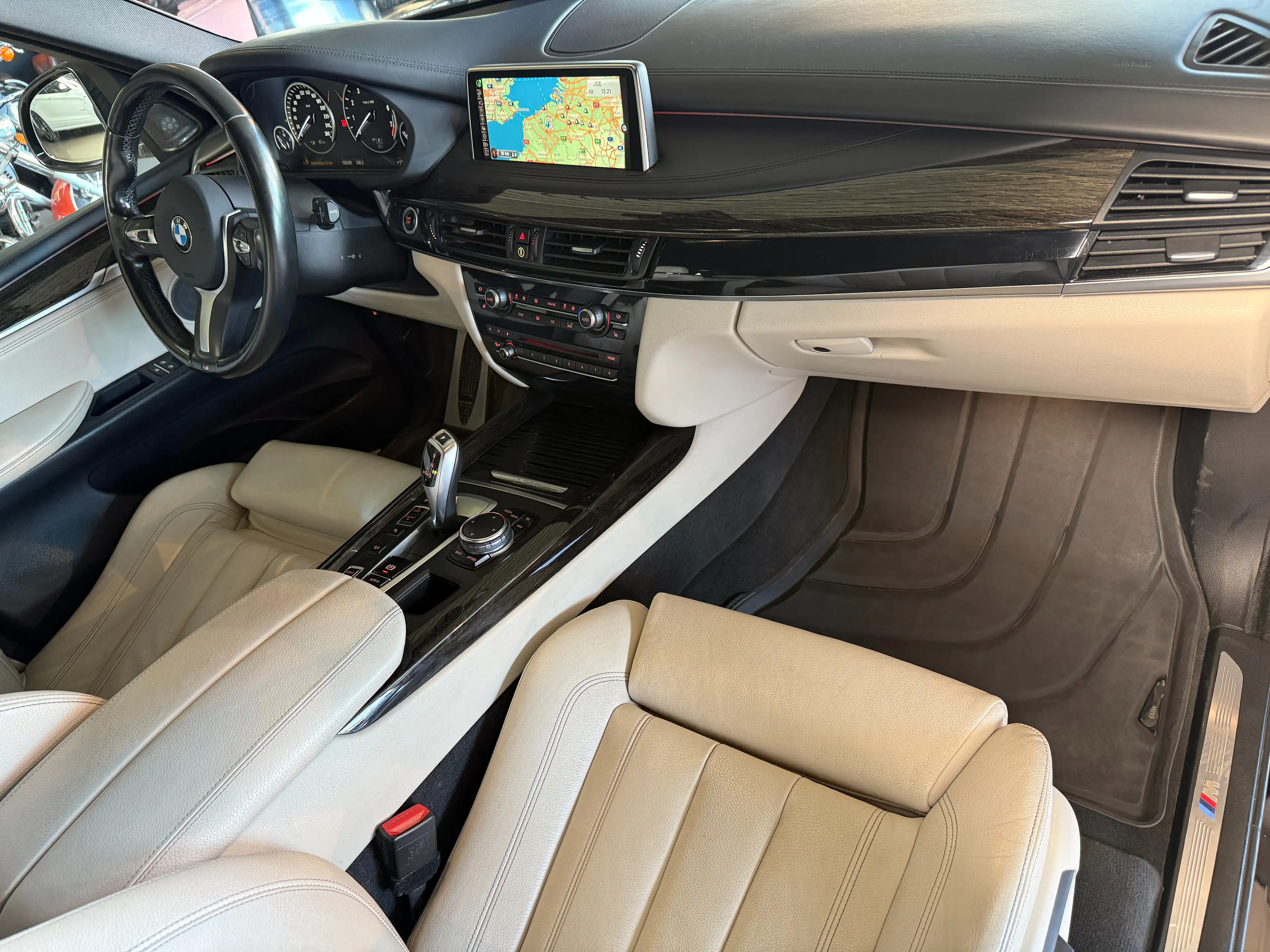 BMW X5 40e — photo 10