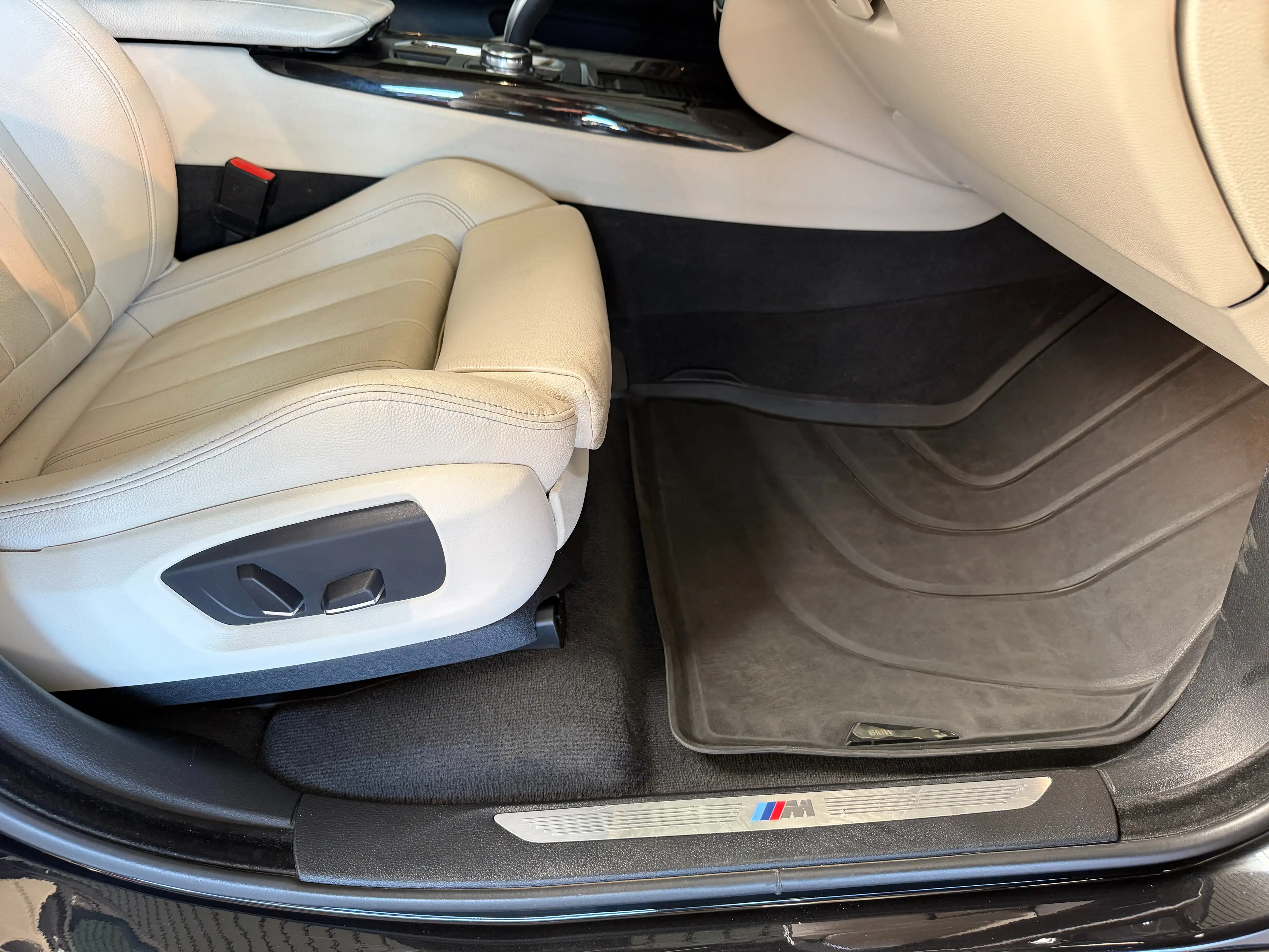 BMW X5 40e — photo 12