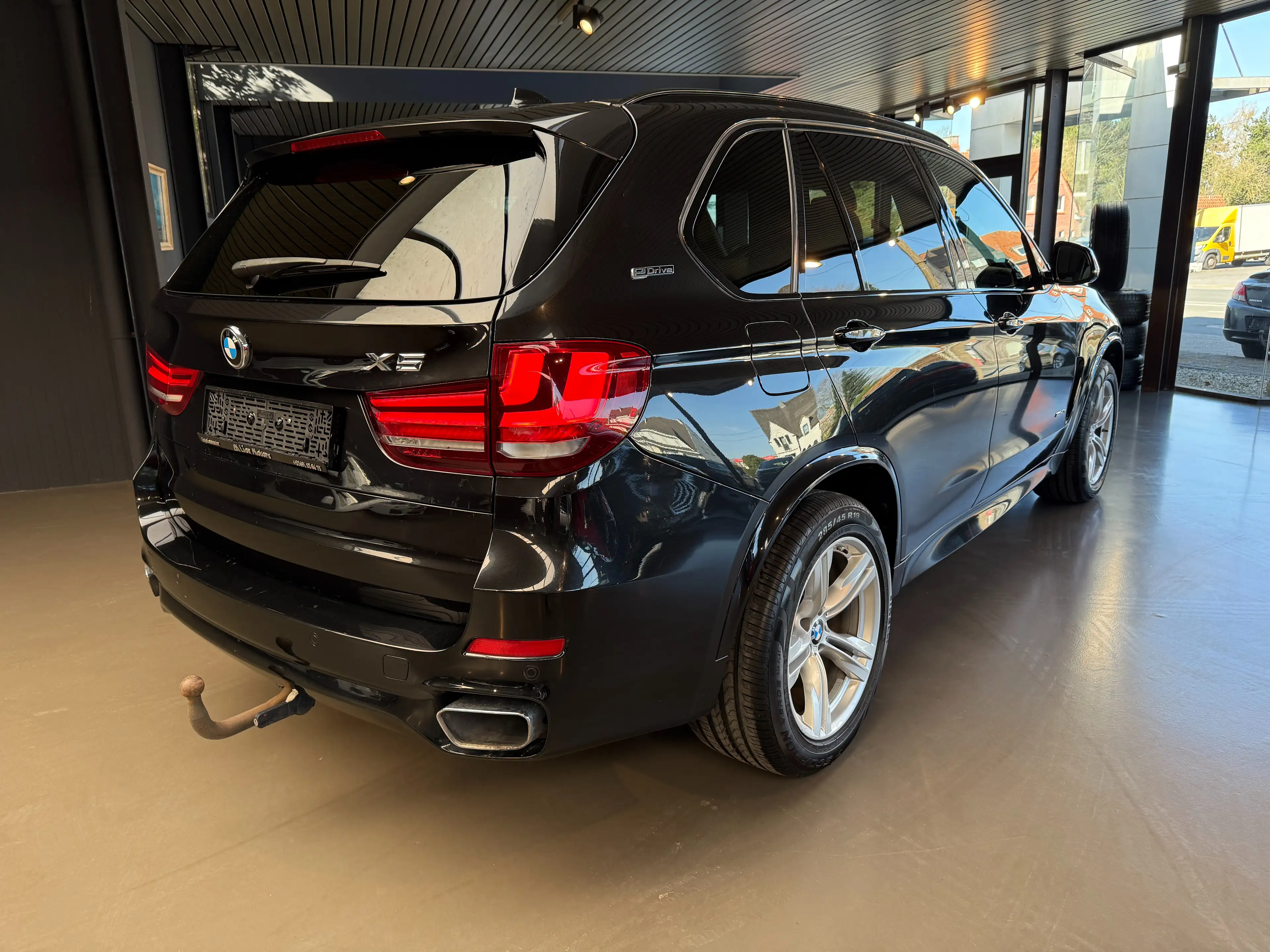 BMW X5 40e — photo 8