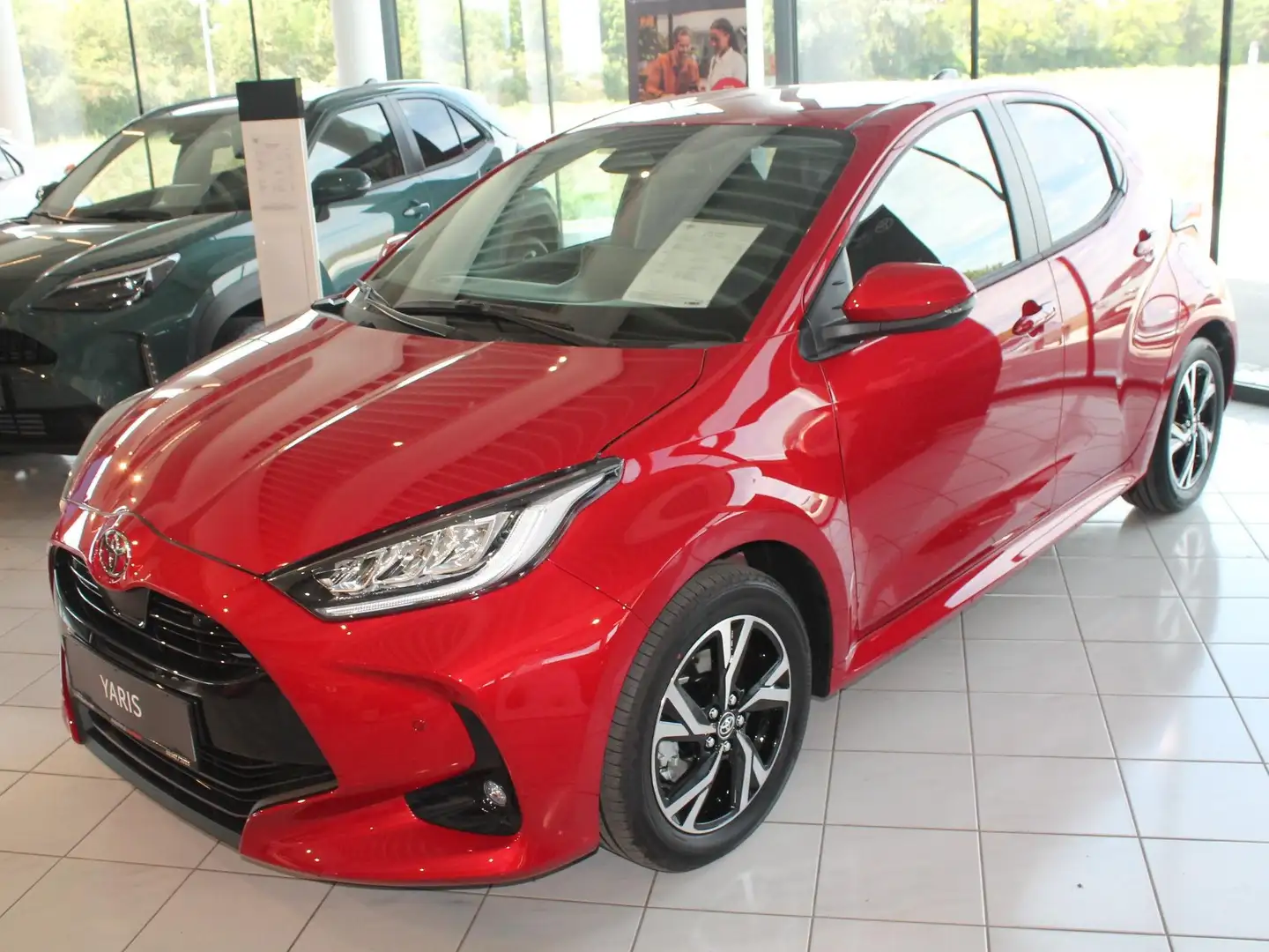 Toyota Yaris Yaris 1,5 VVT-i Hybrid Active Drive Safety Pack! Rosso - 1