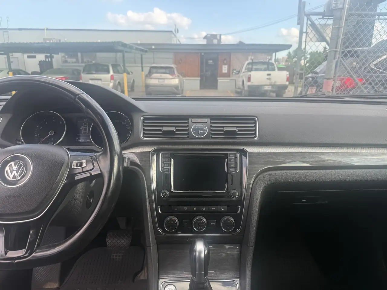 Volkswagen Passat photo Volkswagen Passat