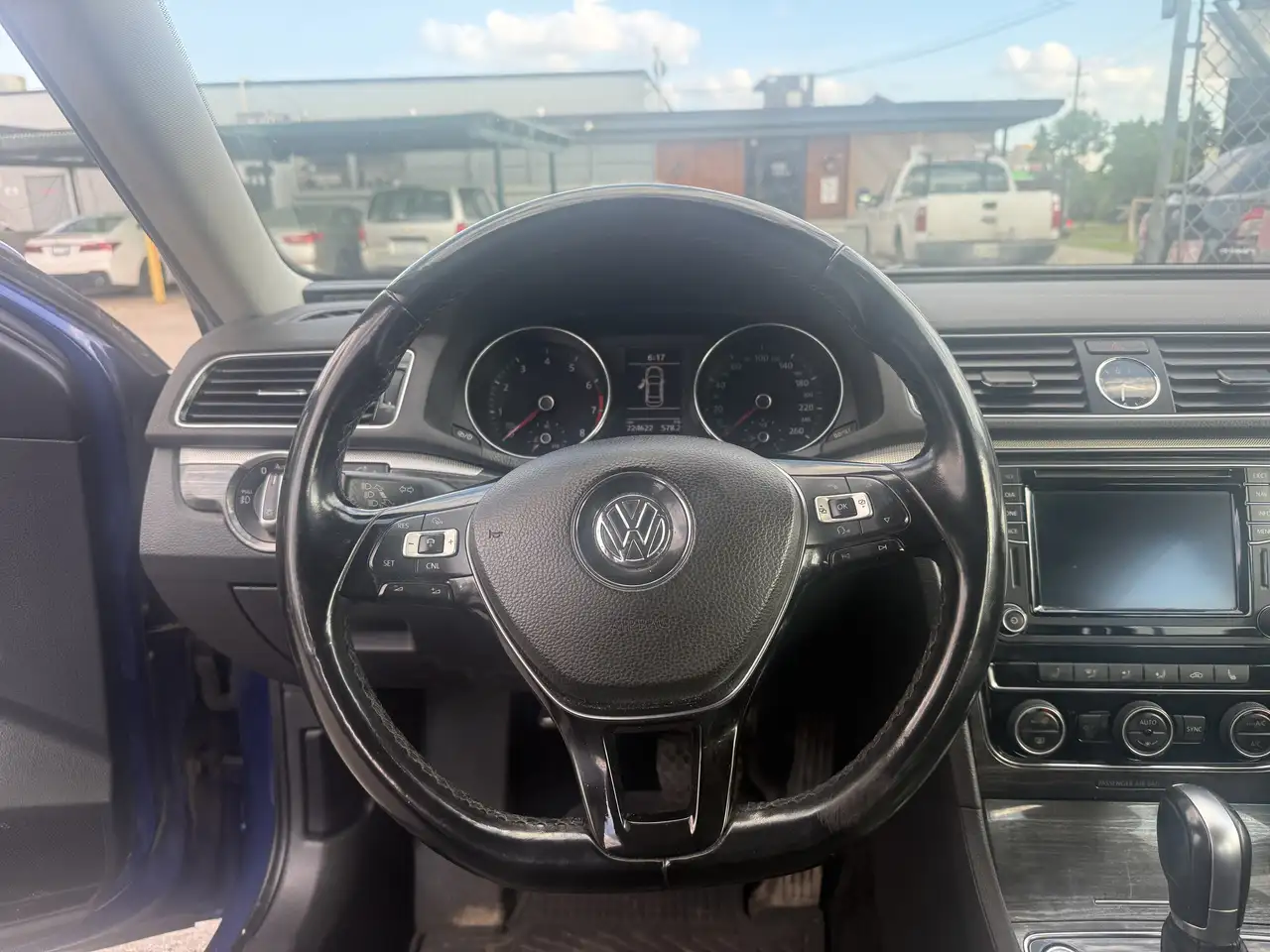 Volkswagen Passat photo Volkswagen Passat