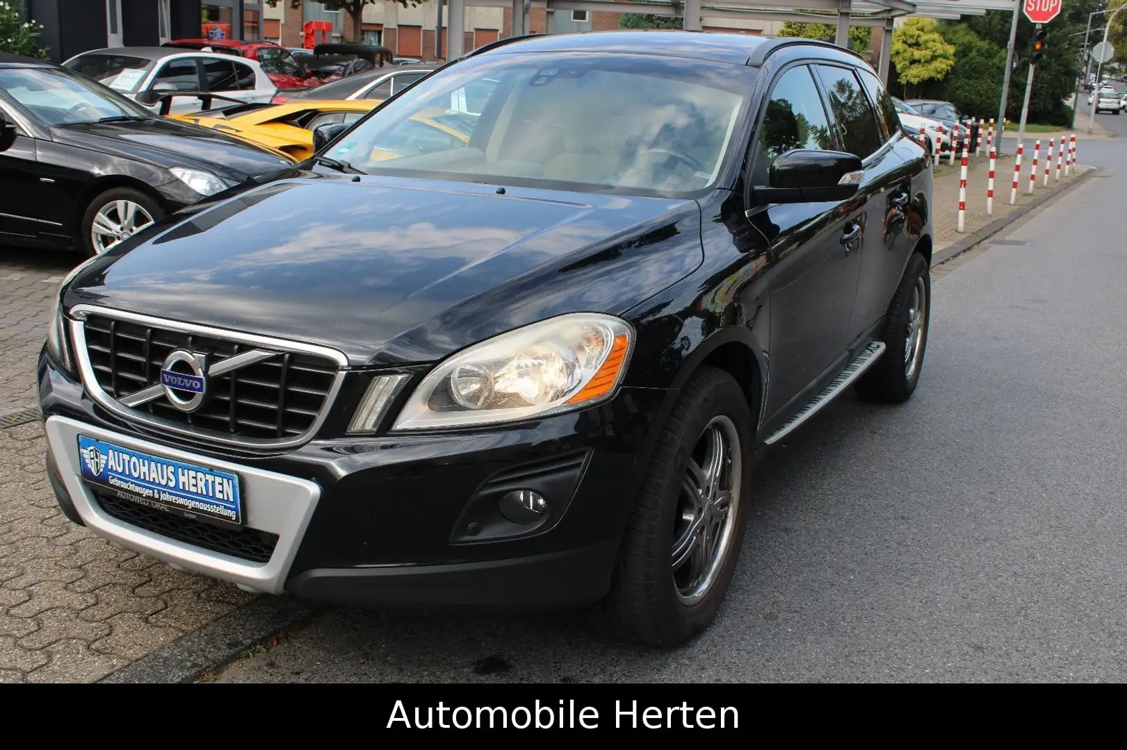 Volvo XC60 2.4 D *Momentum AWD*AUTOMATIK*NAVI*AHK* Noir - 2