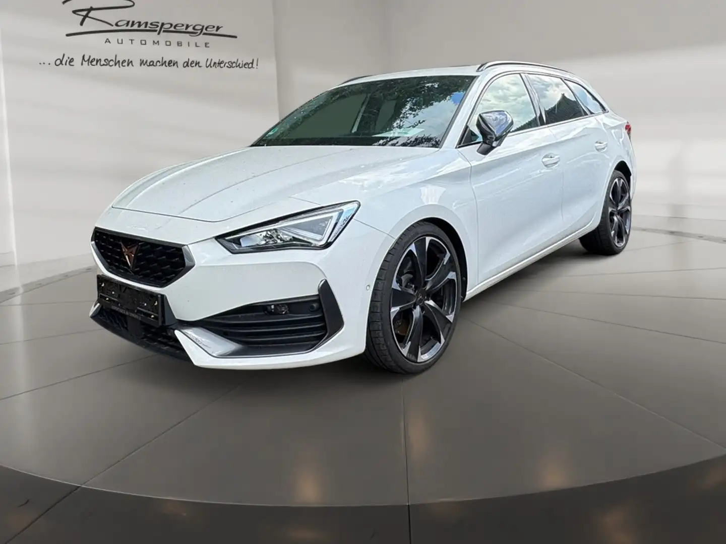 CUPRA Leon Sportstourer 2.0 TSI VZ 4Drive AHK/Pano/LED Weiß - 2