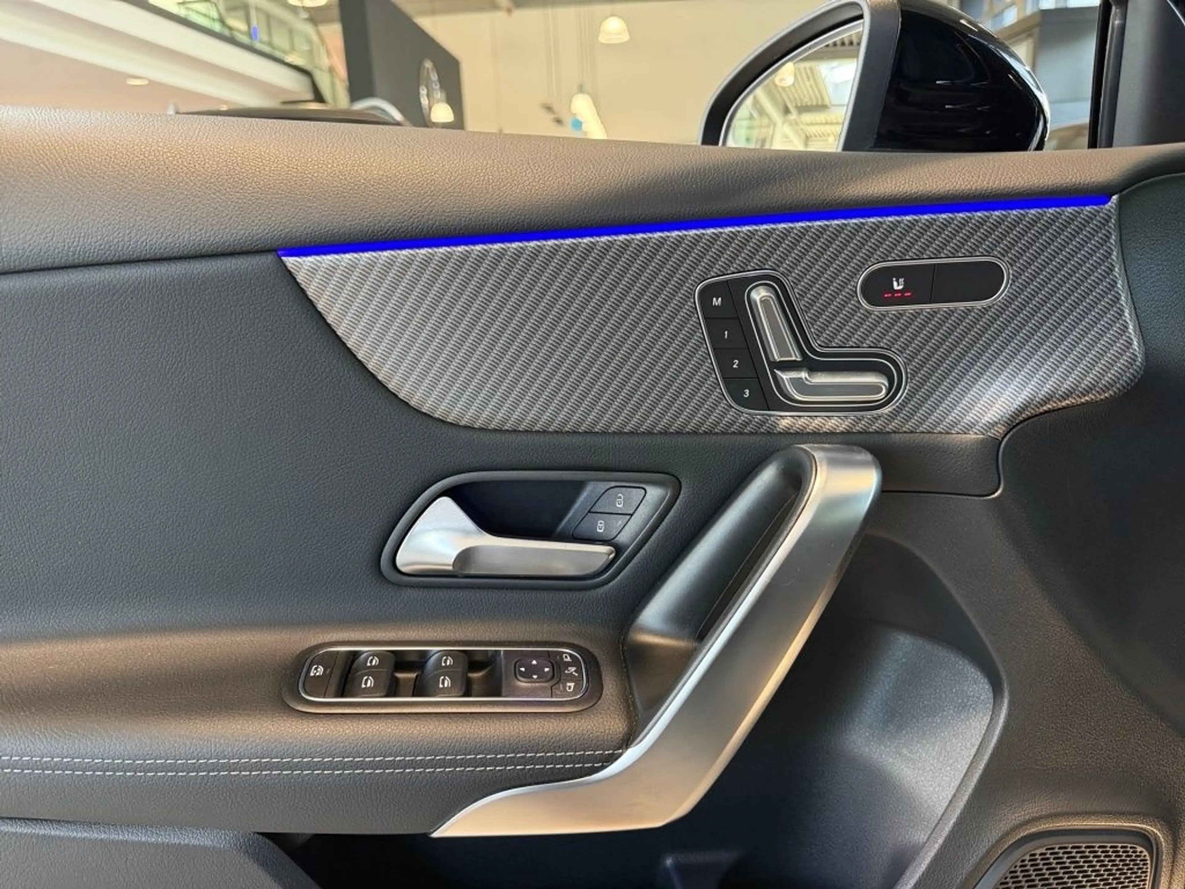 Mercedes-Benz A 200 Carbon+MBUX+Memory+Night+Progressive+Mbeam — photo 6