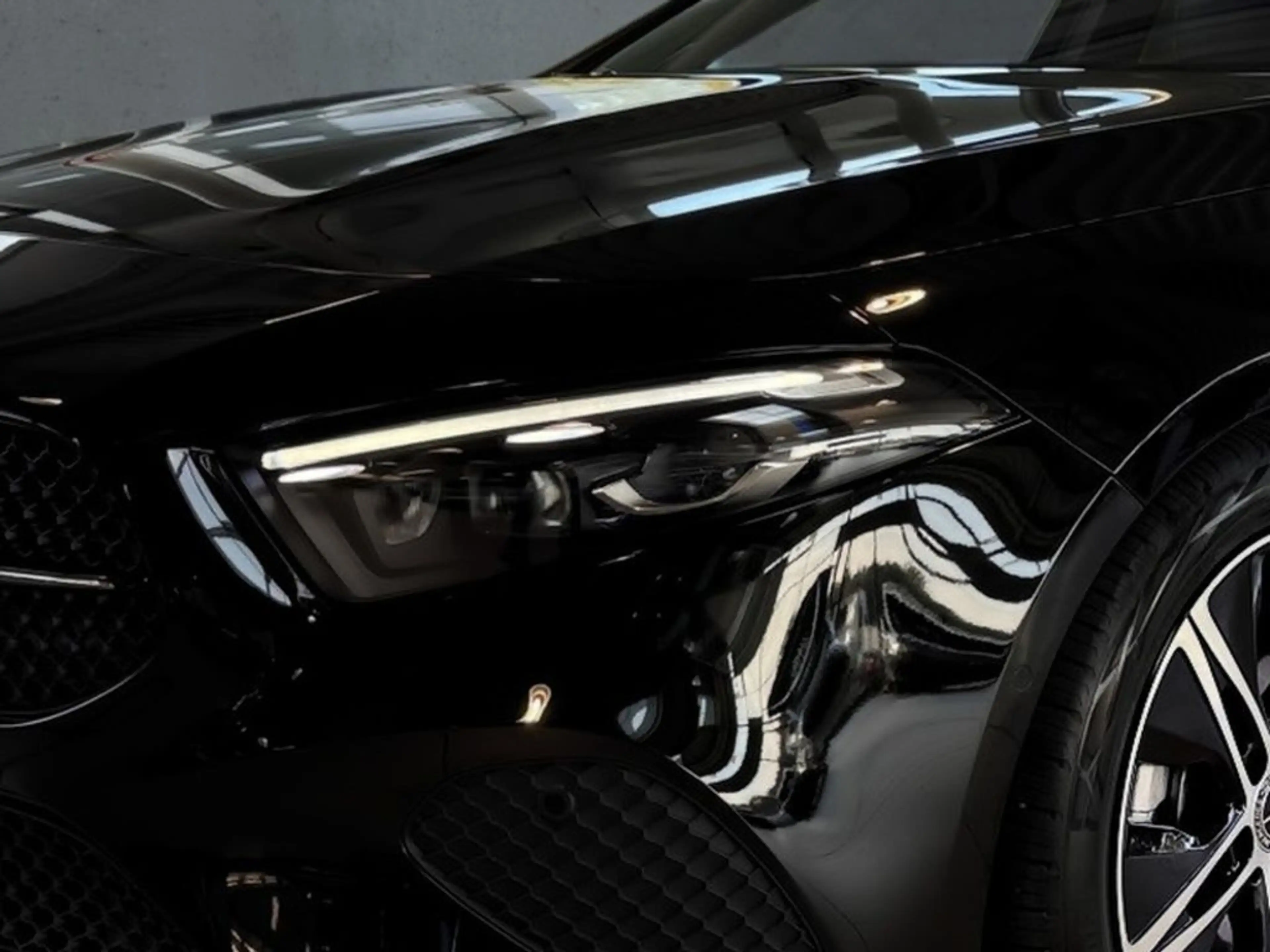 Mercedes-Benz A 200 Carbon+MBUX+Memory+Night+Progressive+Mbeam — photo 2