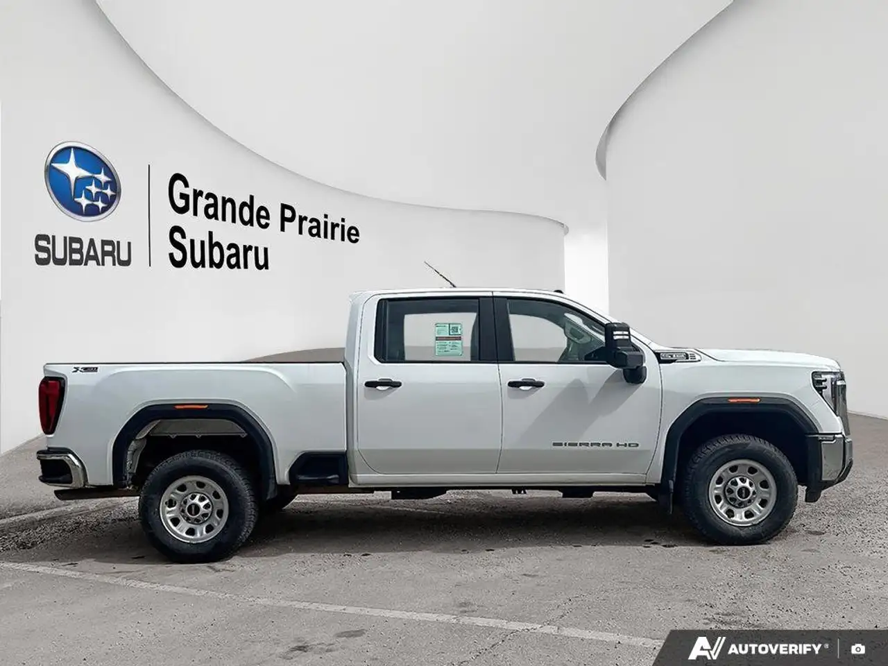 GMC Sierra 3500HD снимка GMC Sierra 3500HD
