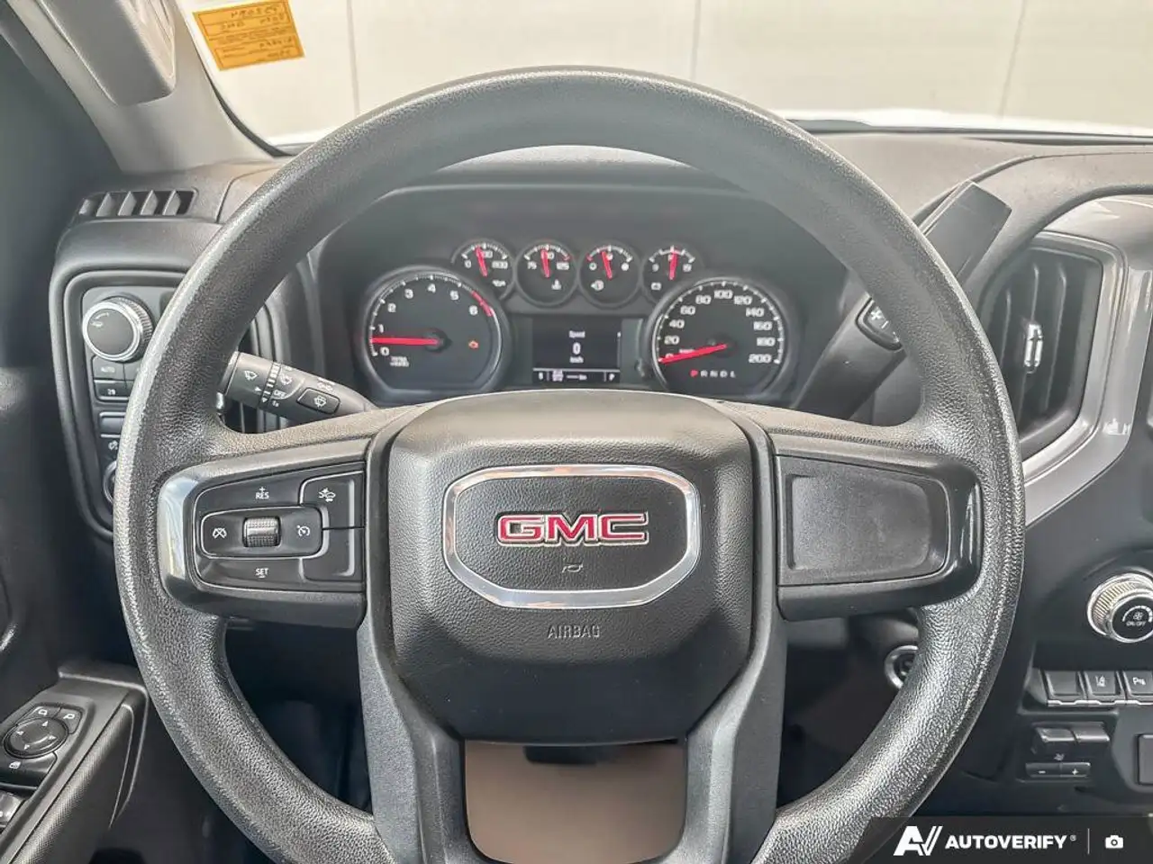 GMC Sierra 3500HD снимка GMC Sierra 3500HD