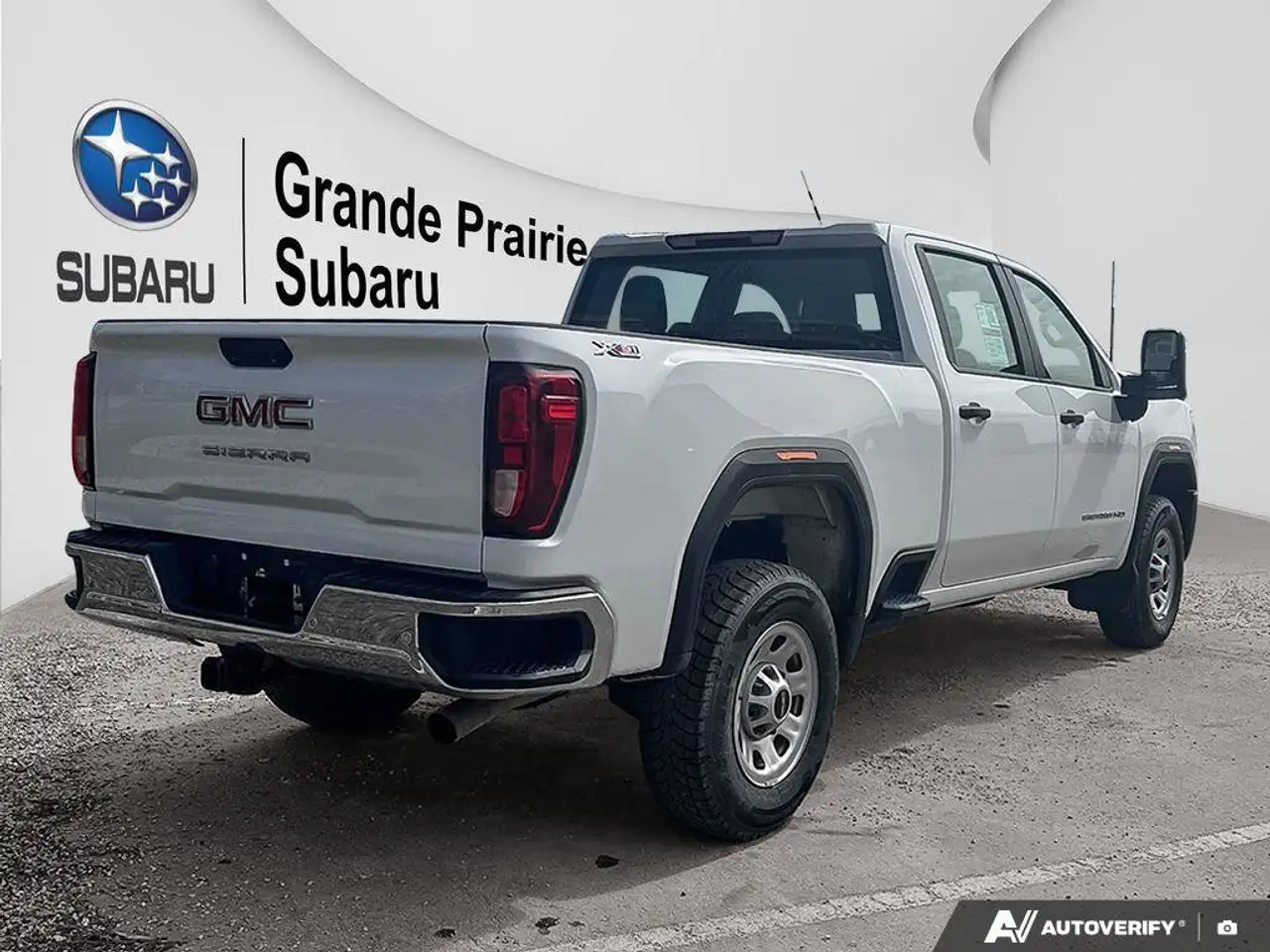GMC Sierra 3500HD снимка GMC Sierra 3500HD