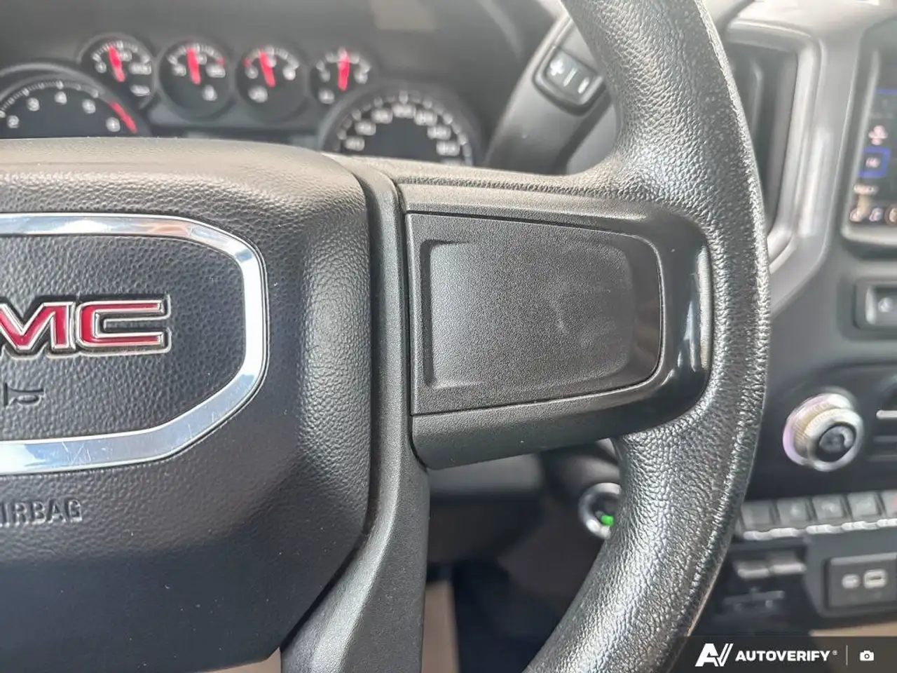 GMC Sierra 3500HD снимка GMC Sierra 3500HD