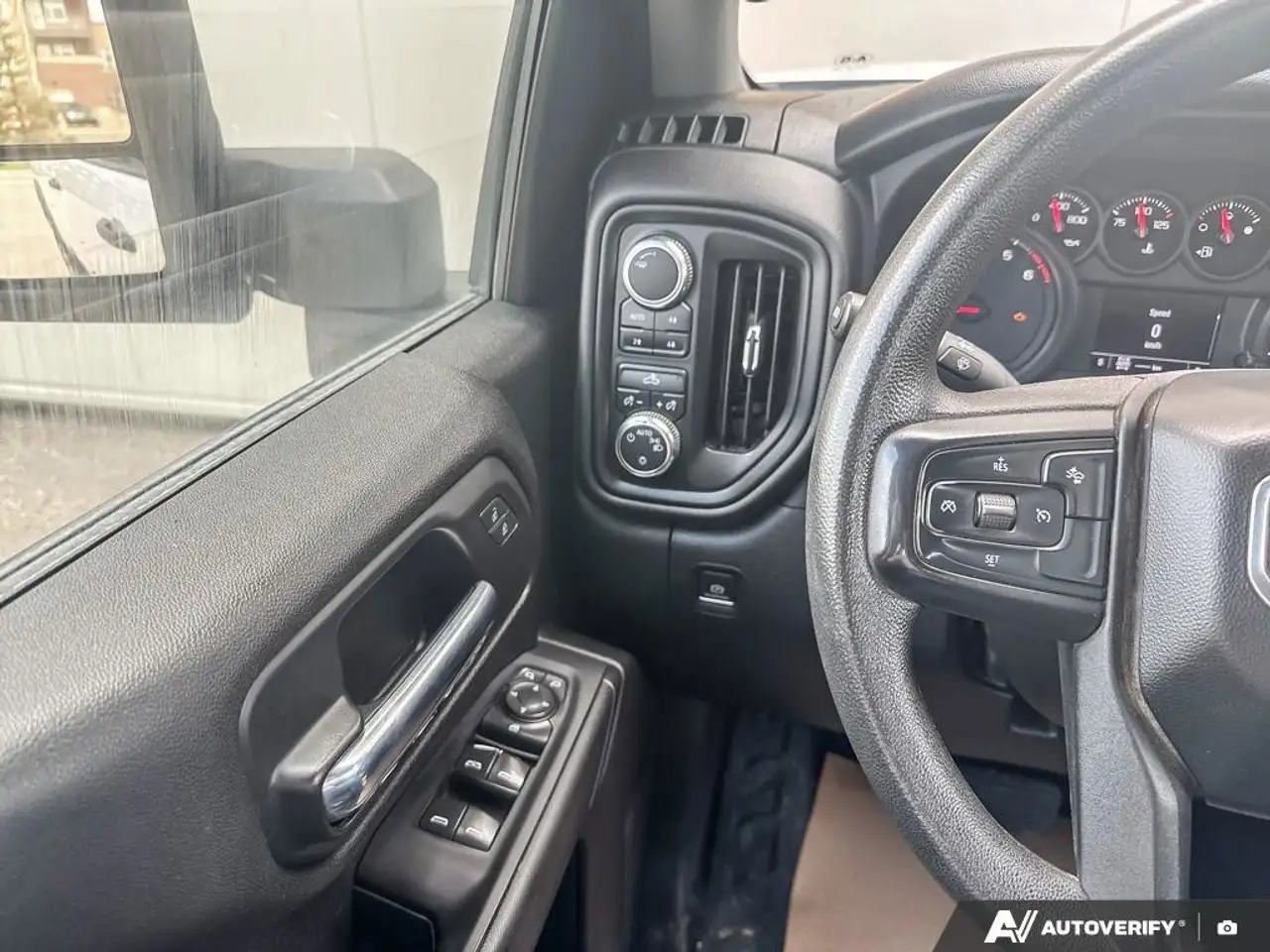 GMC Sierra 3500HD снимка GMC Sierra 3500HD
