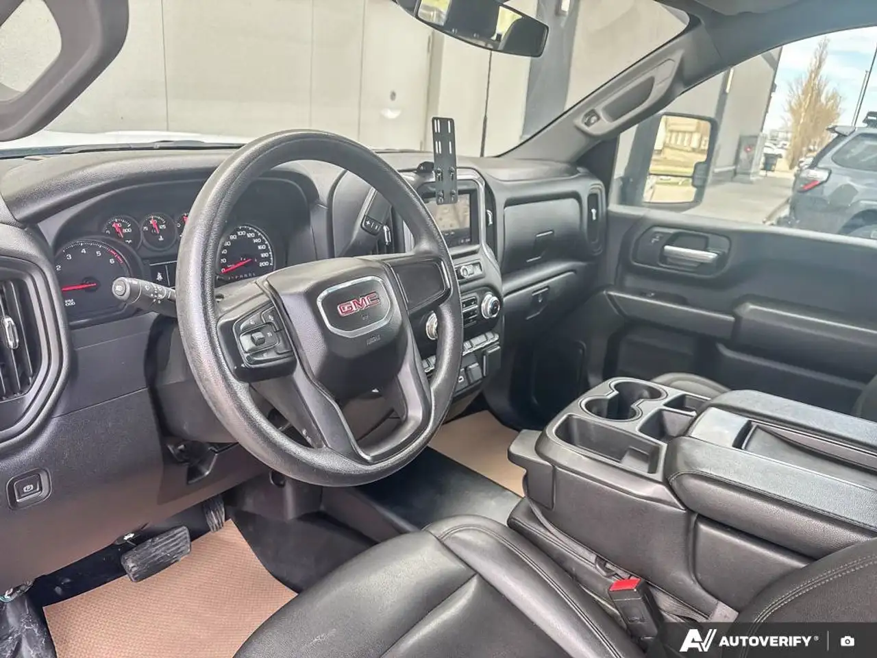 GMC Sierra 3500HD снимка GMC Sierra 3500HD