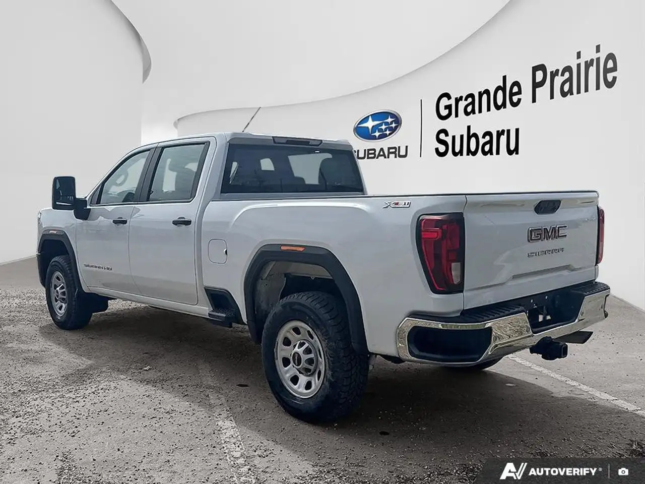 GMC Sierra 3500HD снимка GMC Sierra 3500HD