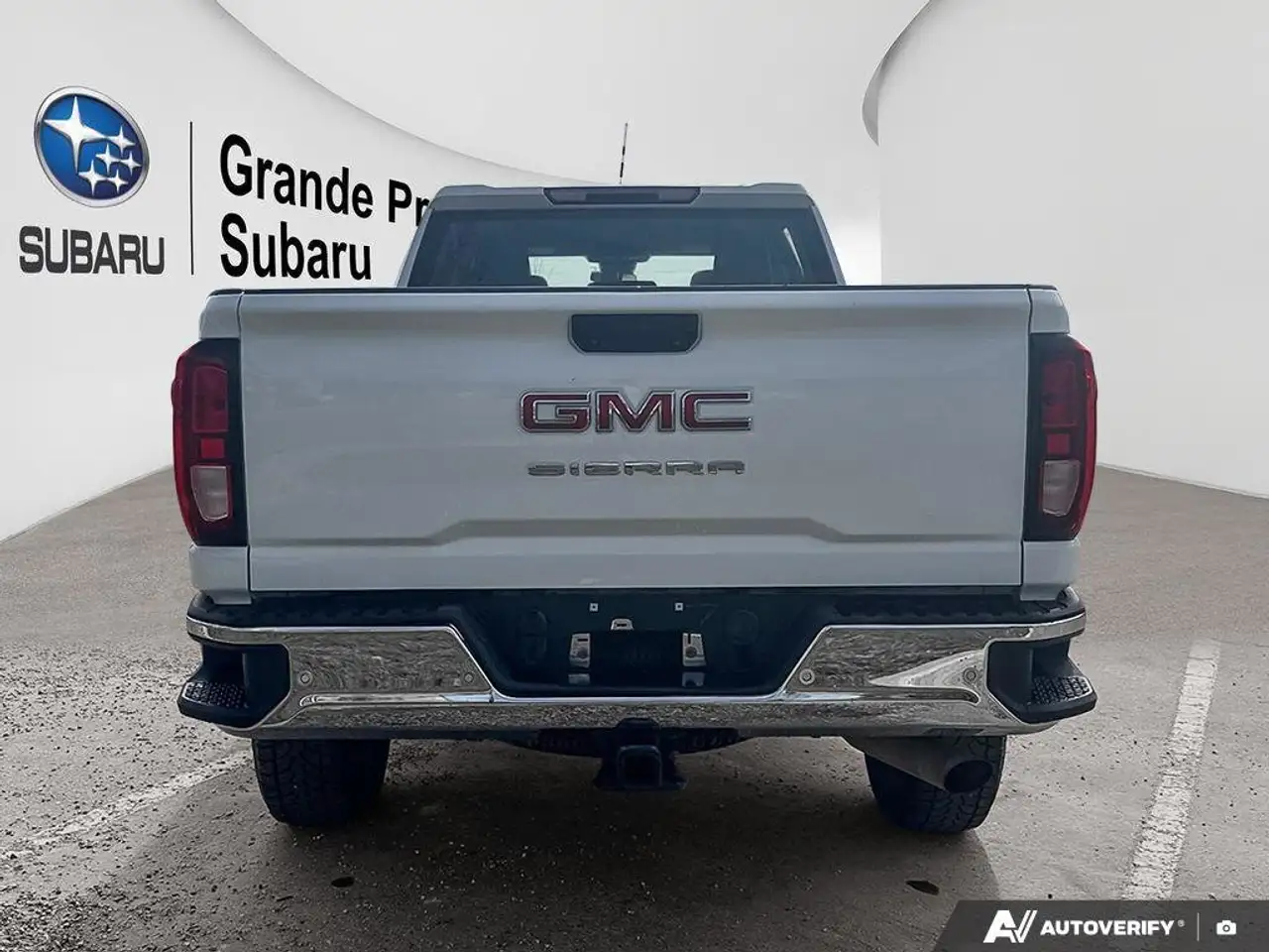 GMC Sierra 3500HD снимка GMC Sierra 3500HD