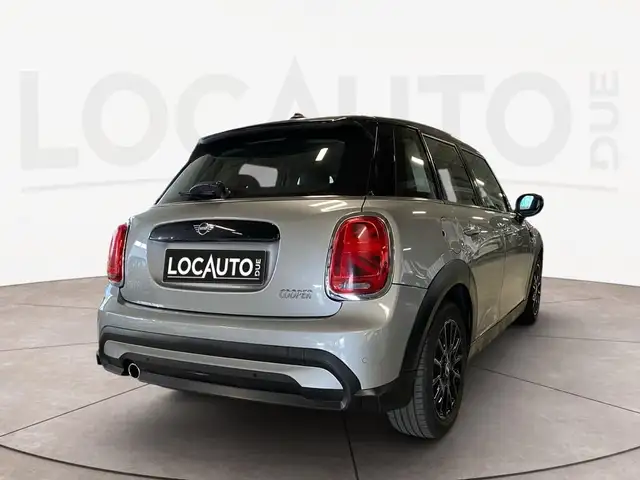 Mini Hatch view 4