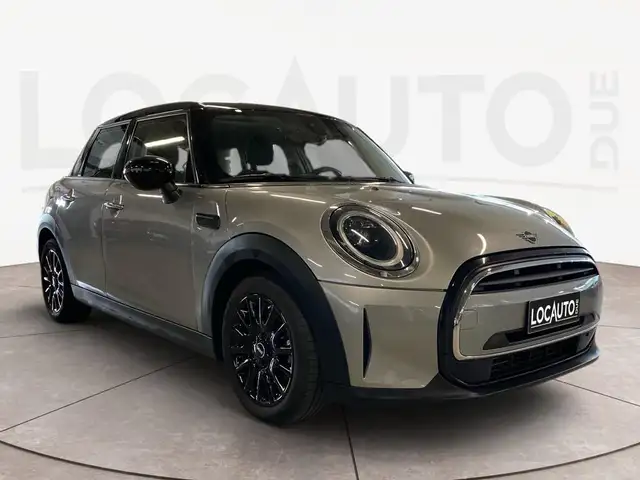 Mini Hatch view 3