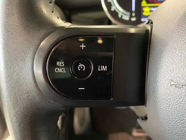 Mini Hatch view 13