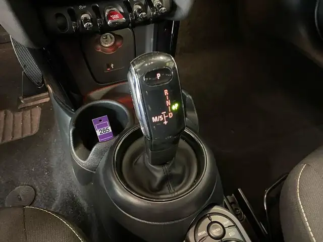 Mini Hatch view 12