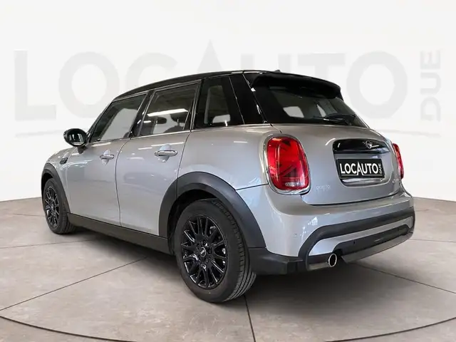 Mini Hatch view 5