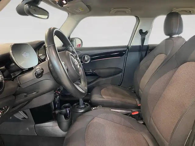 Mini Hatch view 7
