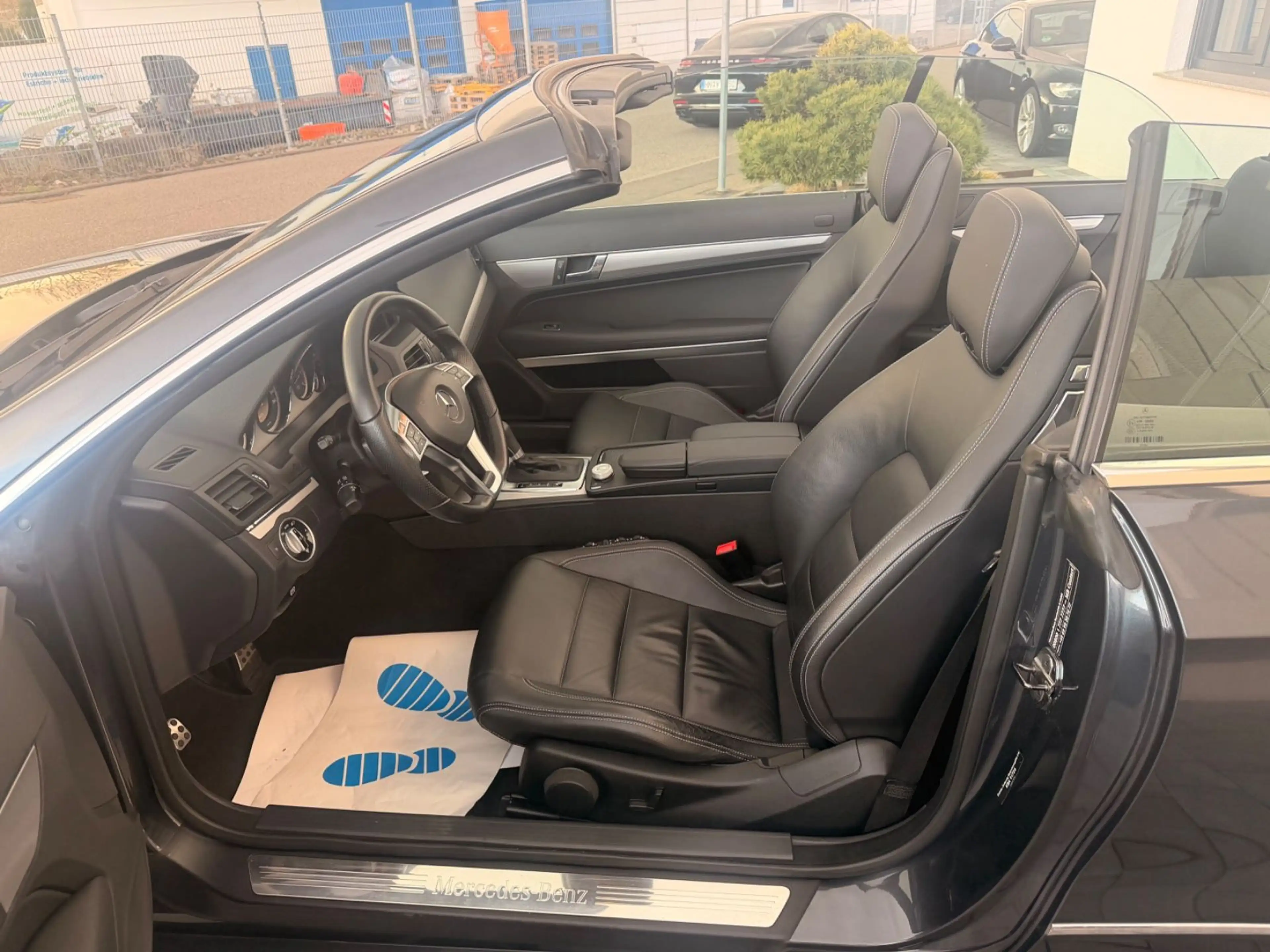 Mercedes-Benz E 350 CDI Cabrio Avantgarde AMG Paket — photo 9