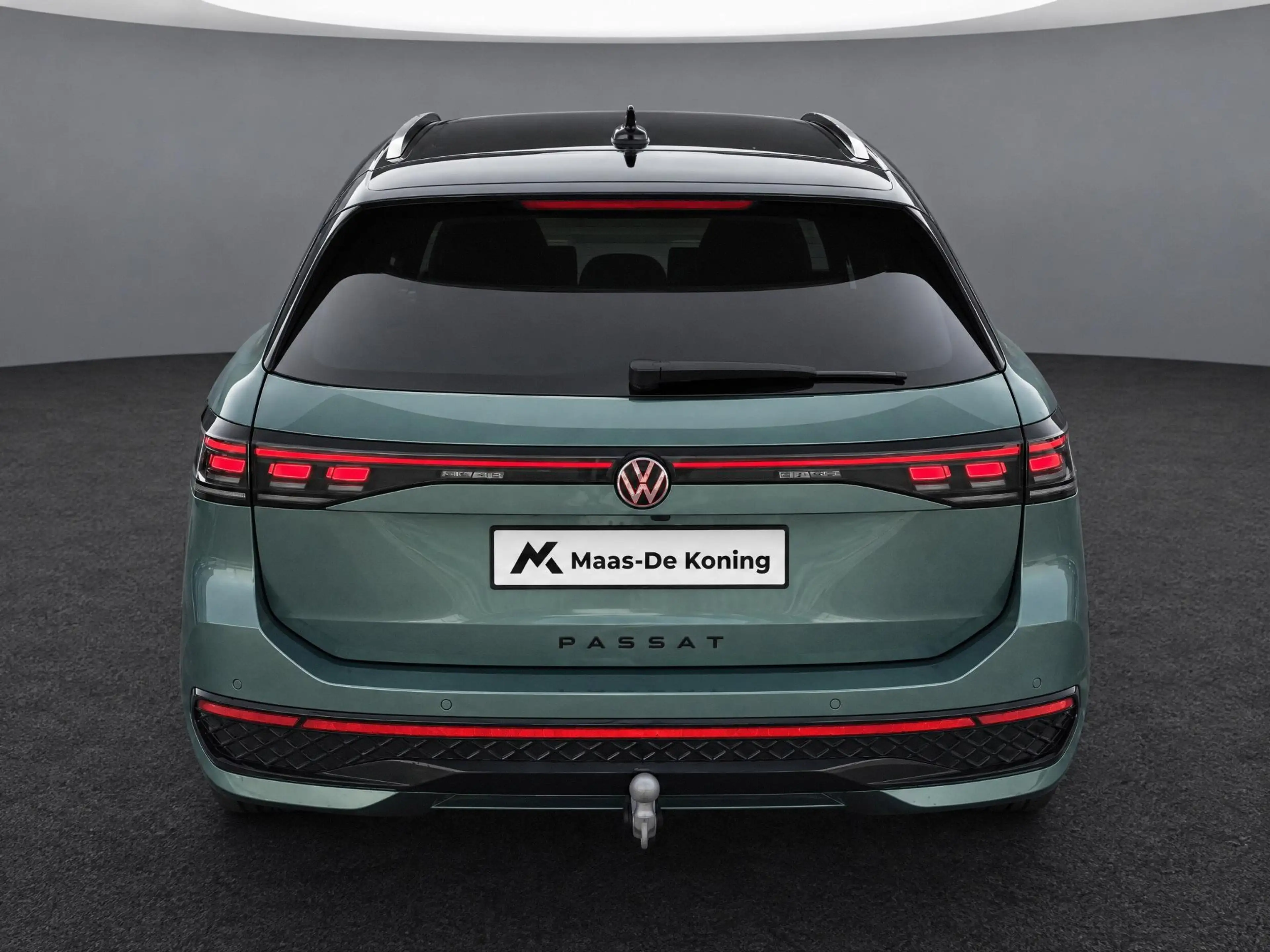 Volkswagen Passat Variant 1.5eHybrid 272PK R-Line Black Style Plus · Leder · — photo 5