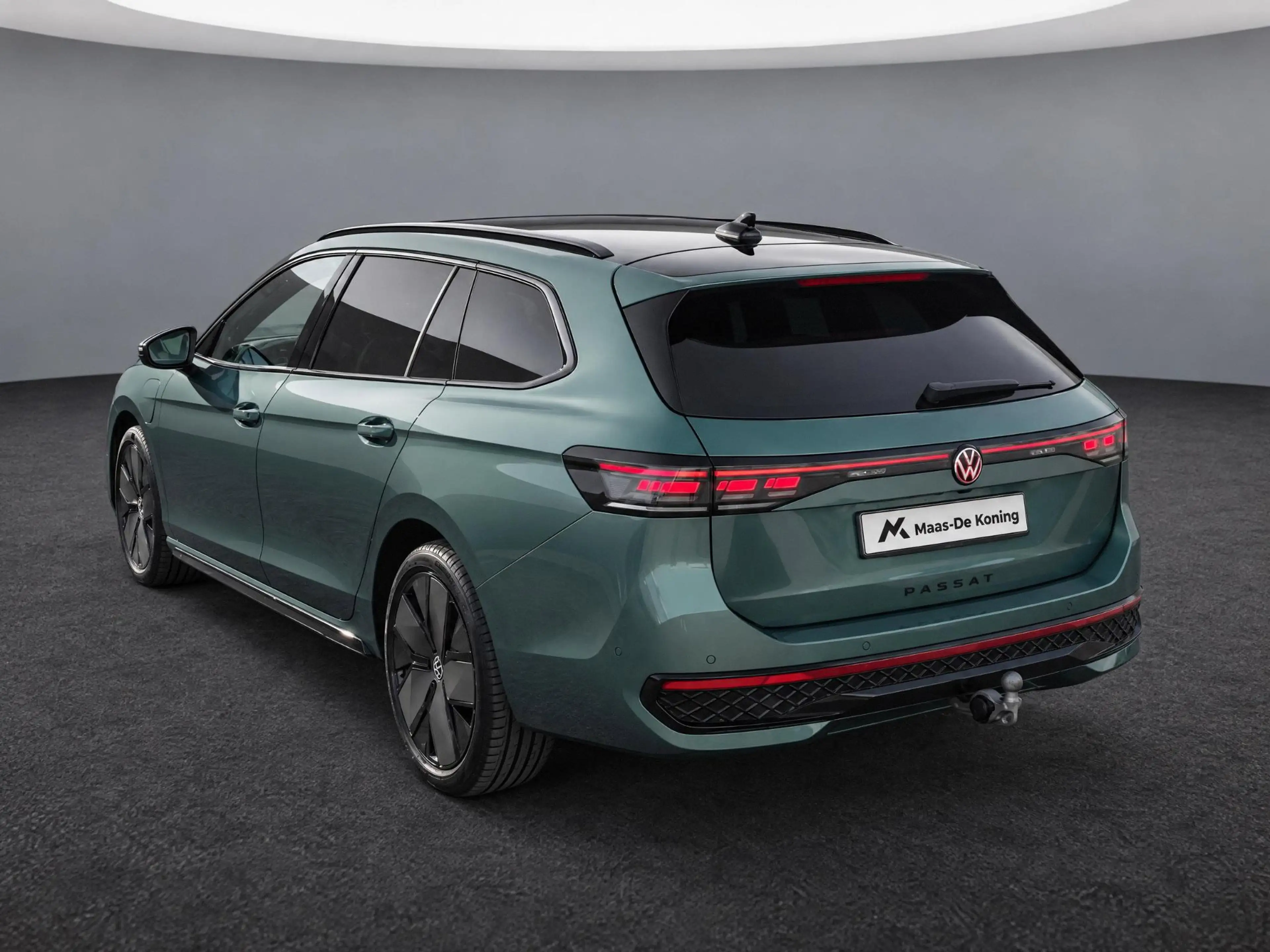 Volkswagen Passat Variant 1.5eHybrid 272PK R-Line Black Style Plus · Leder · — photo 6