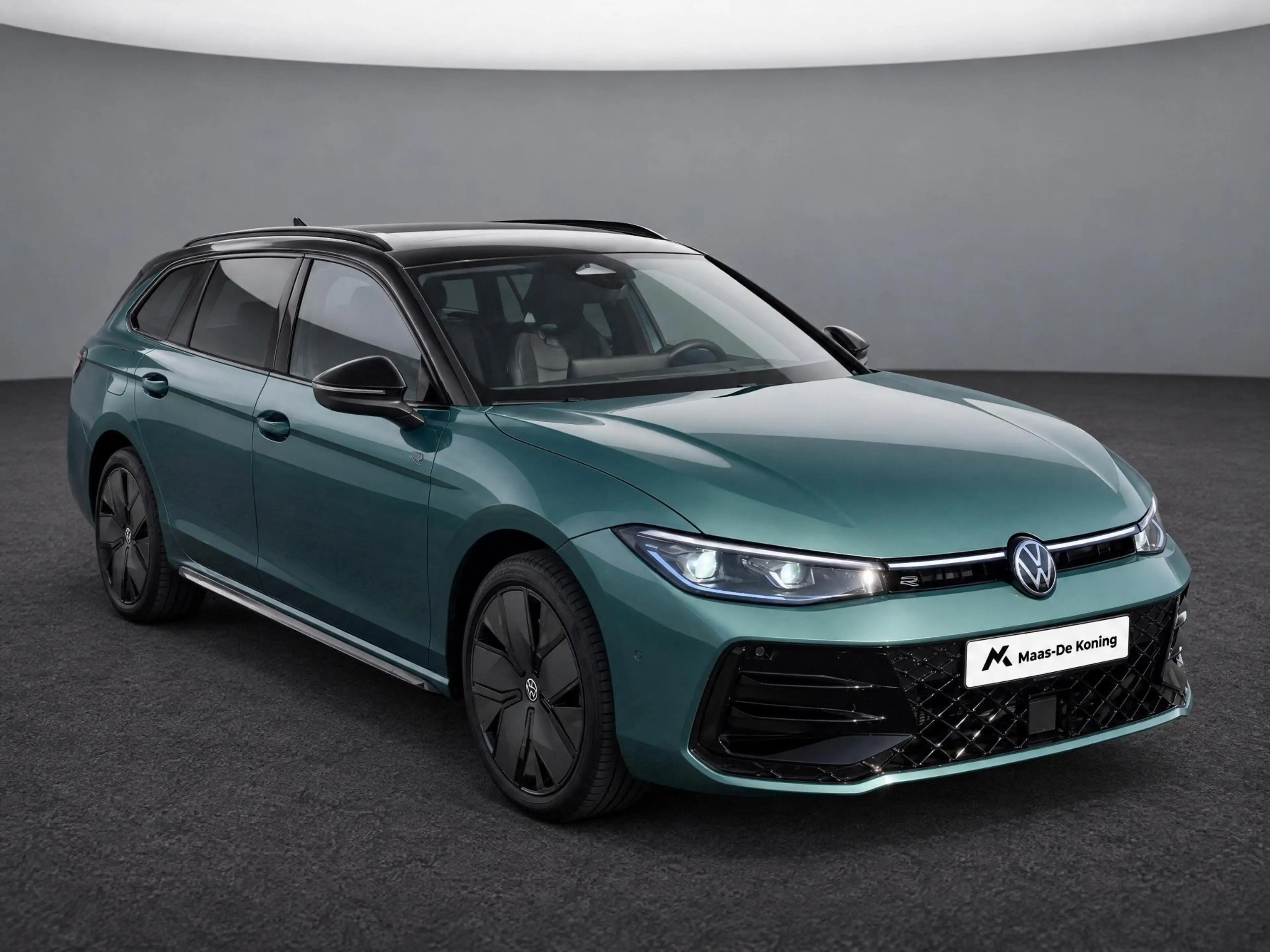 Volkswagen Passat Variant 1.5eHybrid 272PK R-Line Black Style Plus · Leder · — photo 3