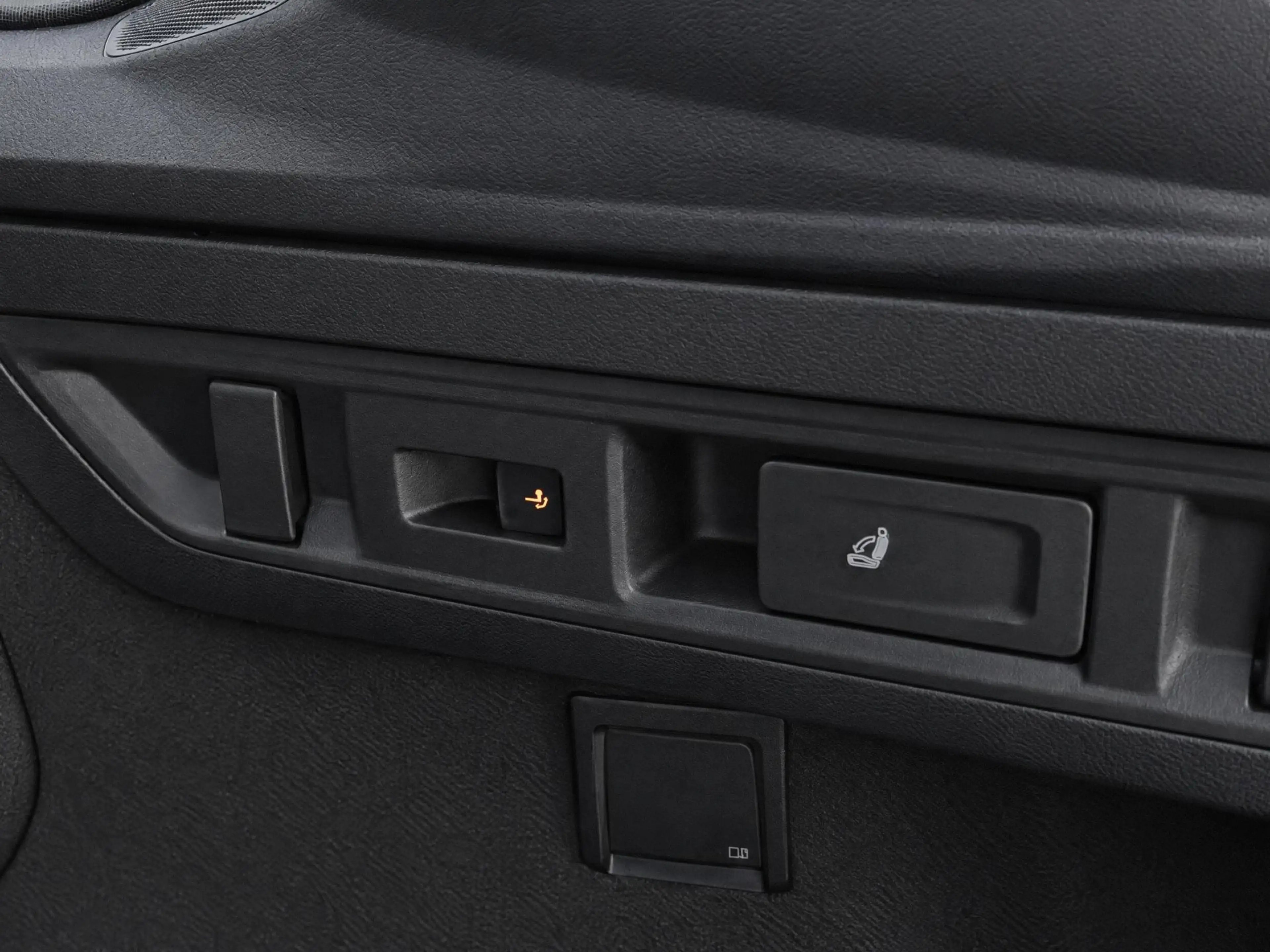 Volkswagen Passat Variant 1.5eHybrid 272PK R-Line Black Style Plus · Leder · — photo 8