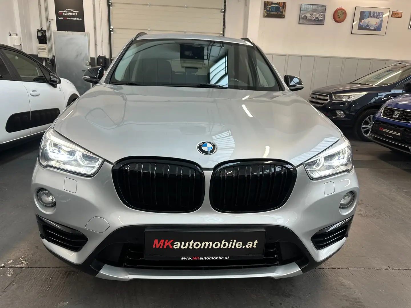 BMW X1 xDrive18d Sport Line Aut. ALLRAD Grau - 2