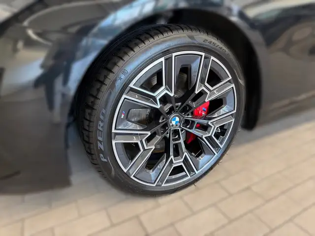 BMW 5 Series view 3