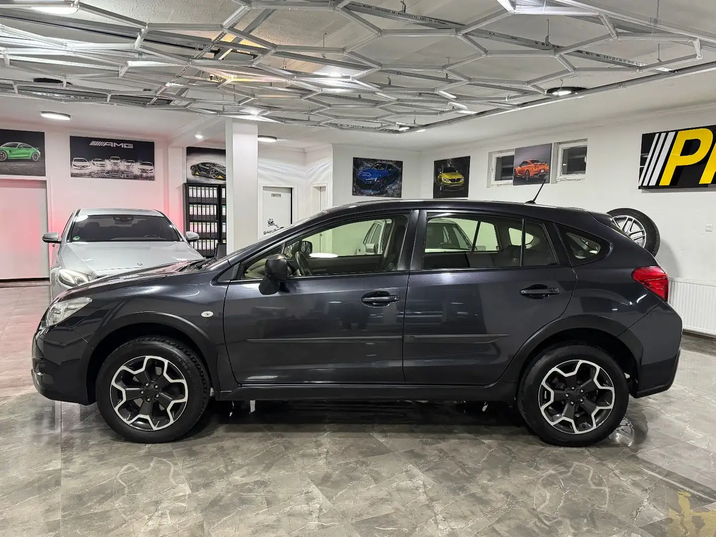 Subaru XV 1.6 Active / 3. Hand Automatik Klima AHK Grey - 2