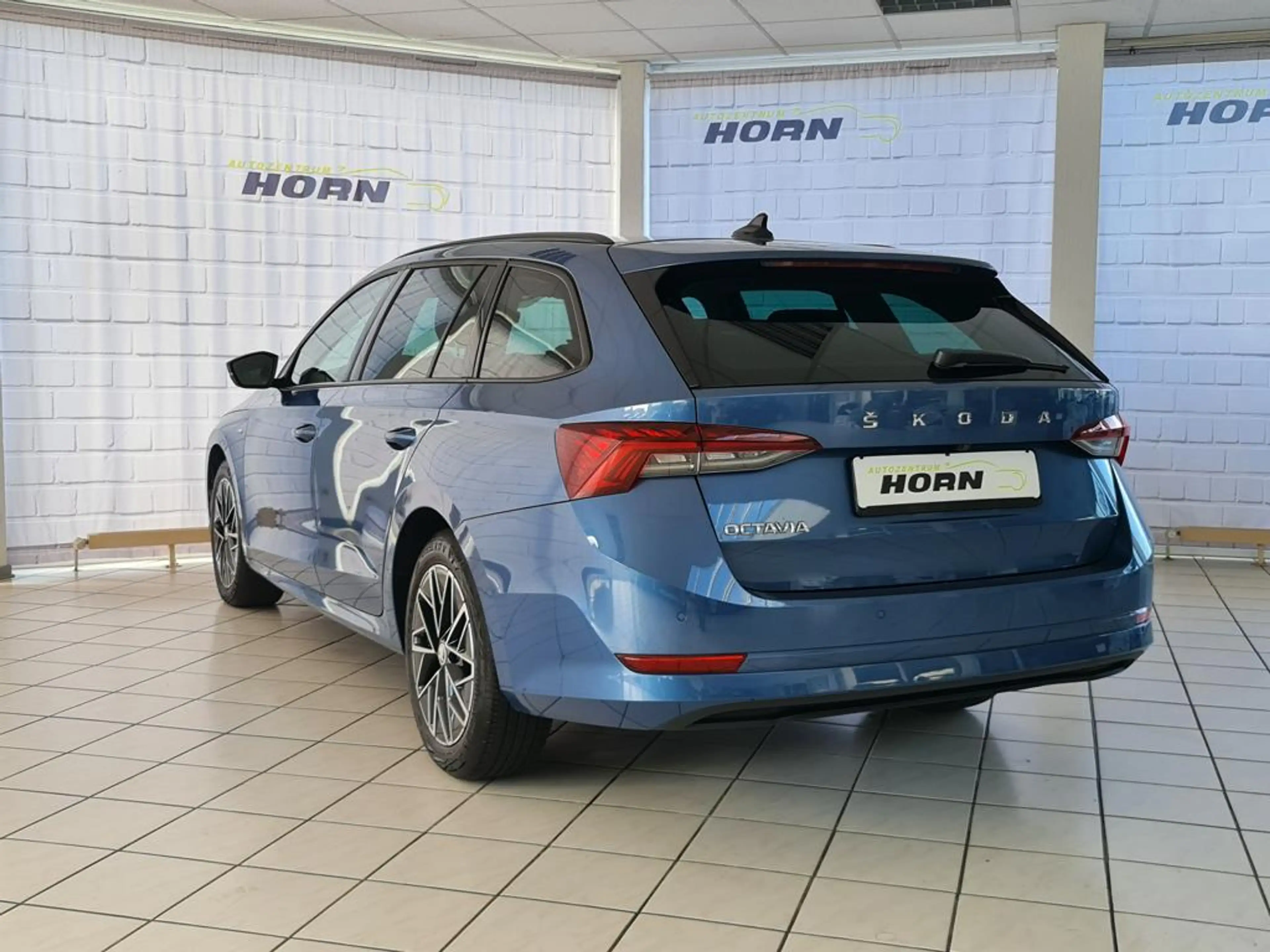 Skoda Octavia Clever, Navi, Kamera, LED, Frontscheibenheizung, unfallffrei — photo 8