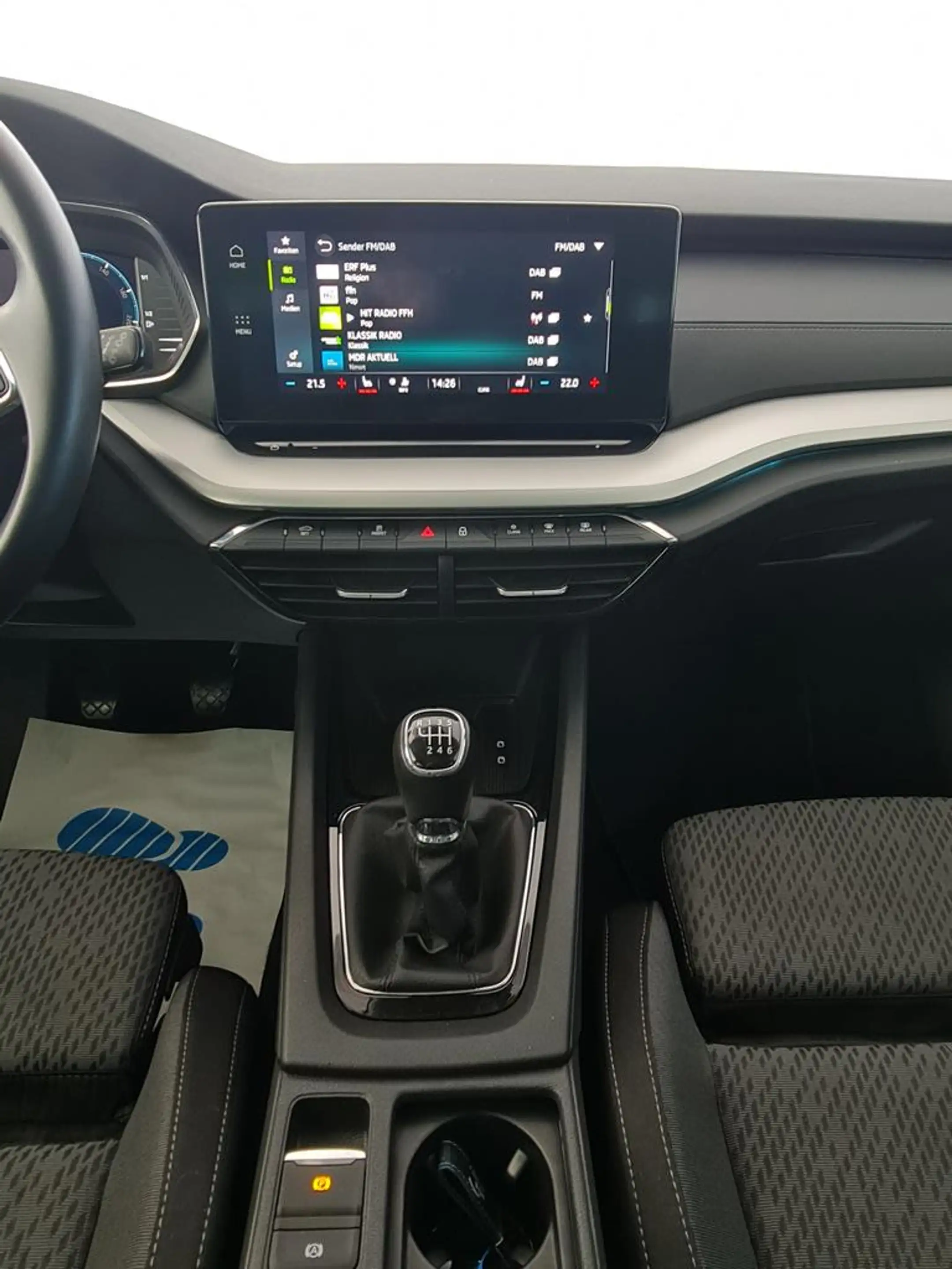 Skoda Octavia Clever, Navi, Kamera, LED, Frontscheibenheizung, unfallffrei — photo 13