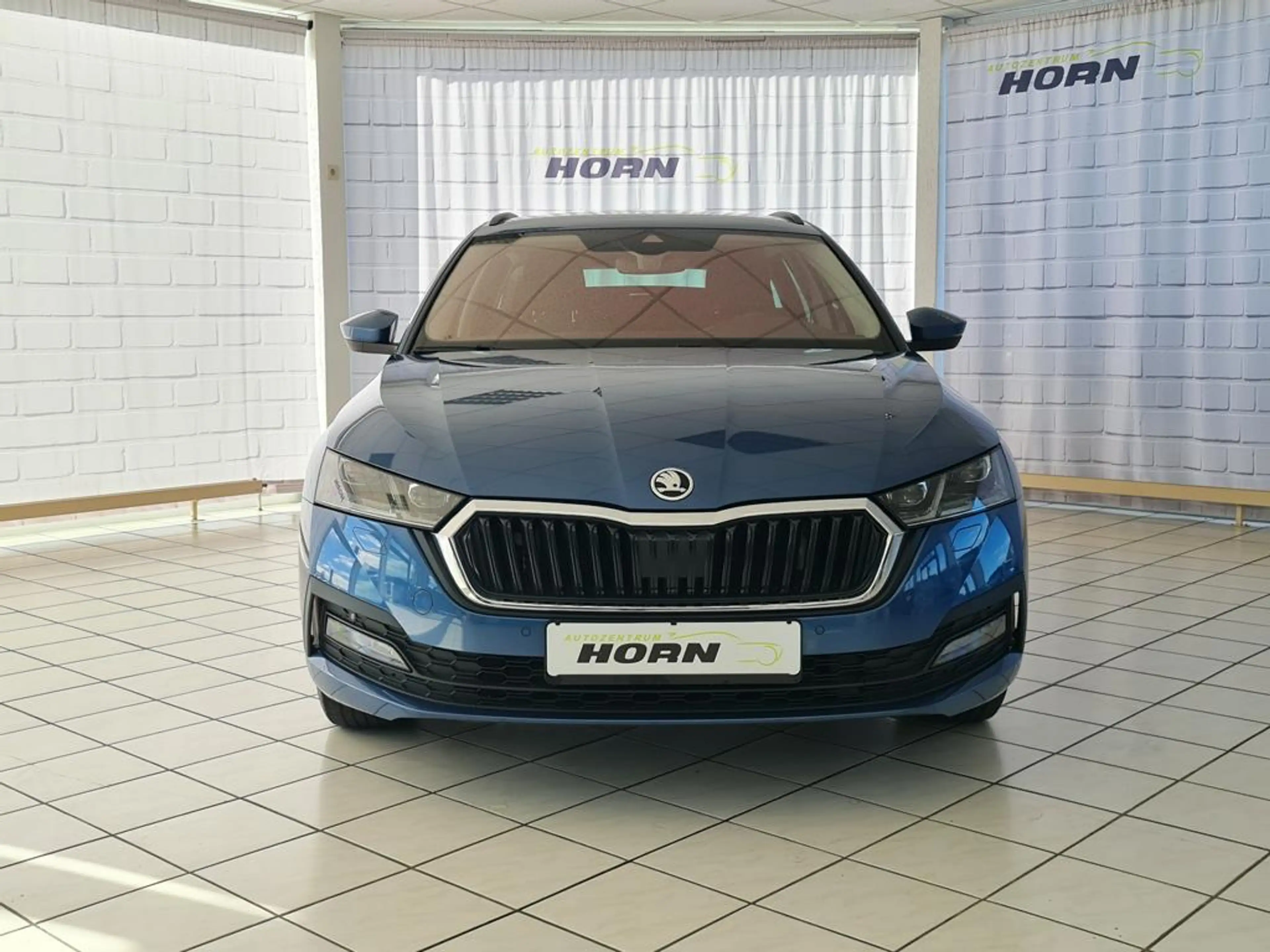 Skoda Octavia Clever, Navi, Kamera, LED, Frontscheibenheizung, unfallffrei — photo 2