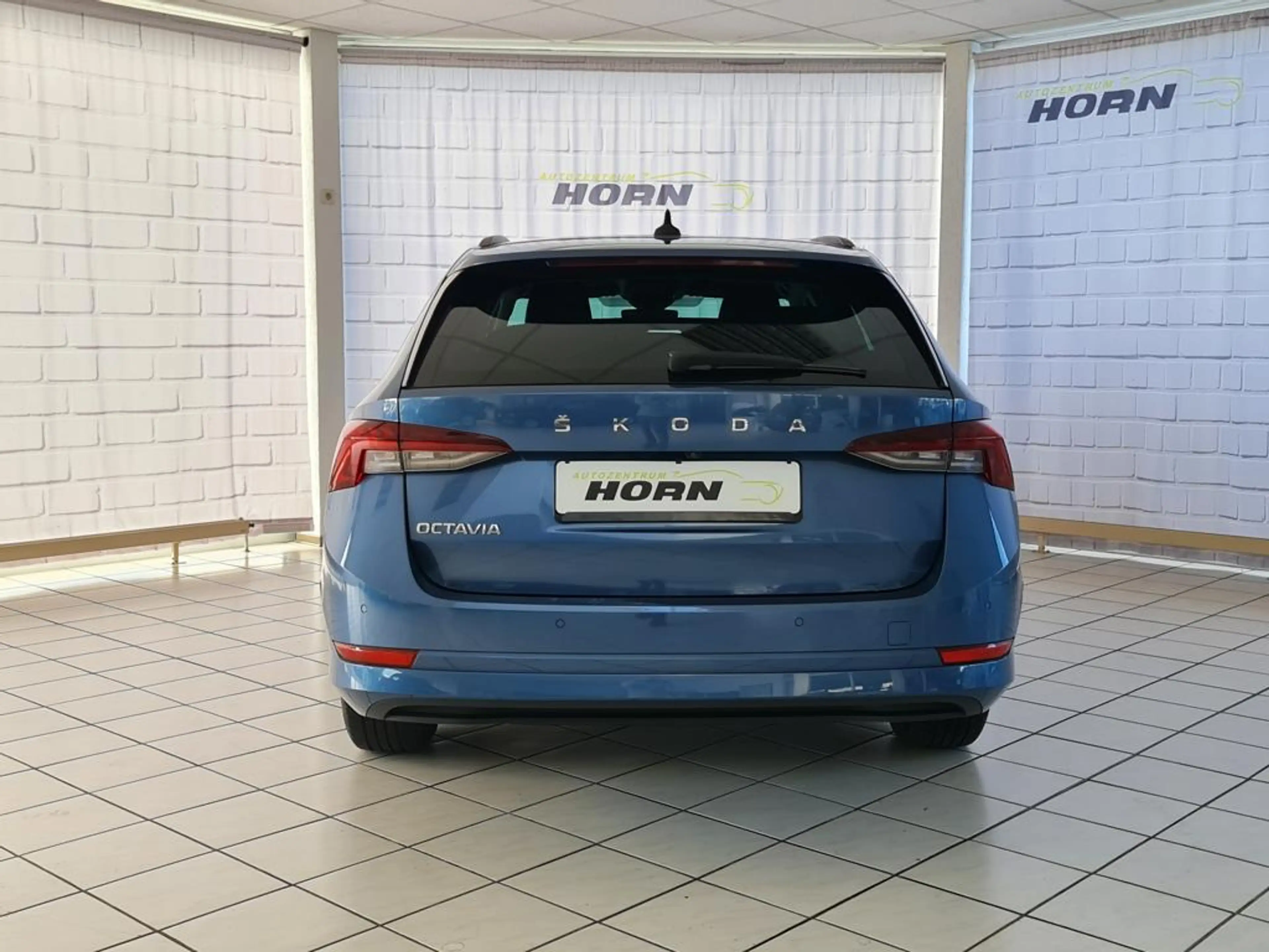 Skoda Octavia Clever, Navi, Kamera, LED, Frontscheibenheizung, unfallffrei — photo 7
