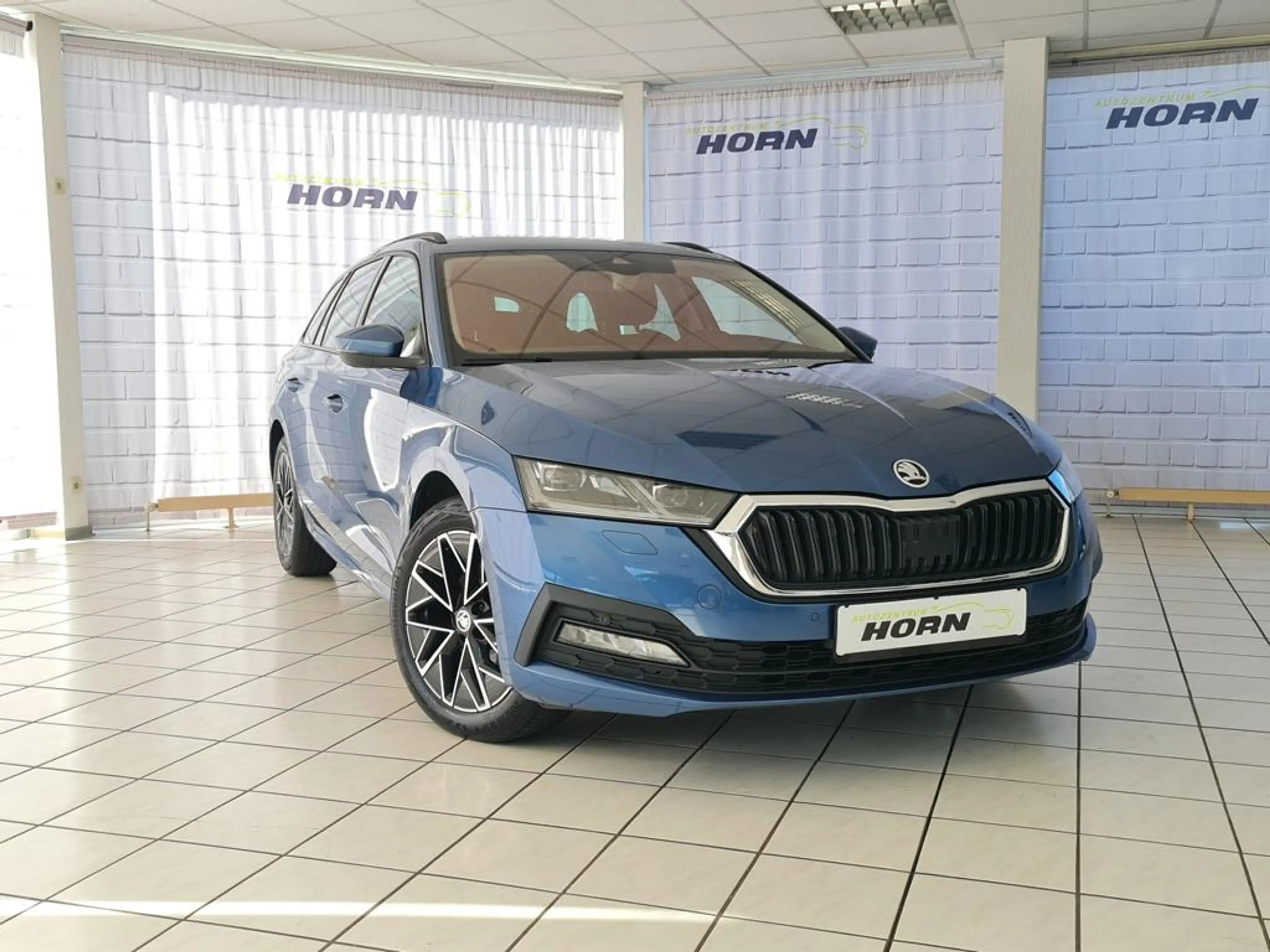 Skoda Octavia Clever, Navi, Kamera, LED, Frontscheibenheizung, unfallffrei — photo 3