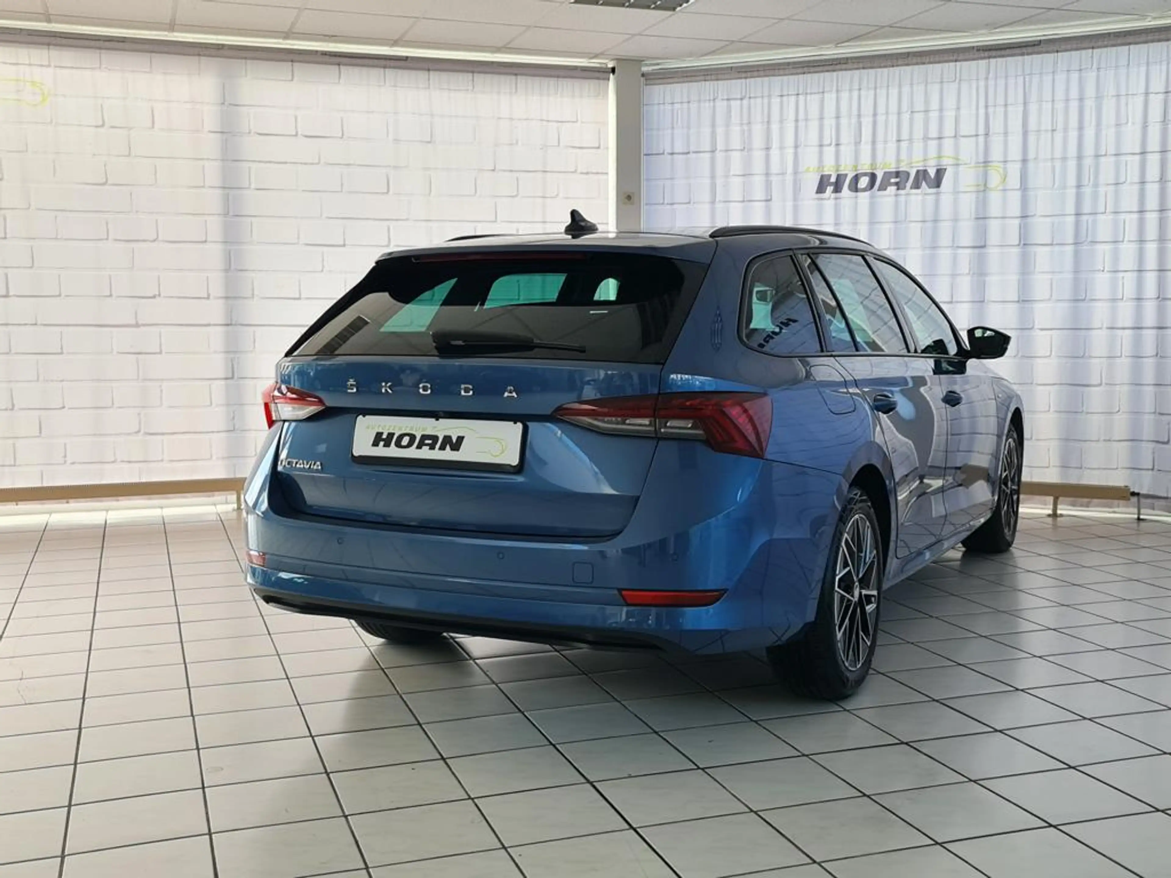 Skoda Octavia Clever, Navi, Kamera, LED, Frontscheibenheizung, unfallffrei — photo 6
