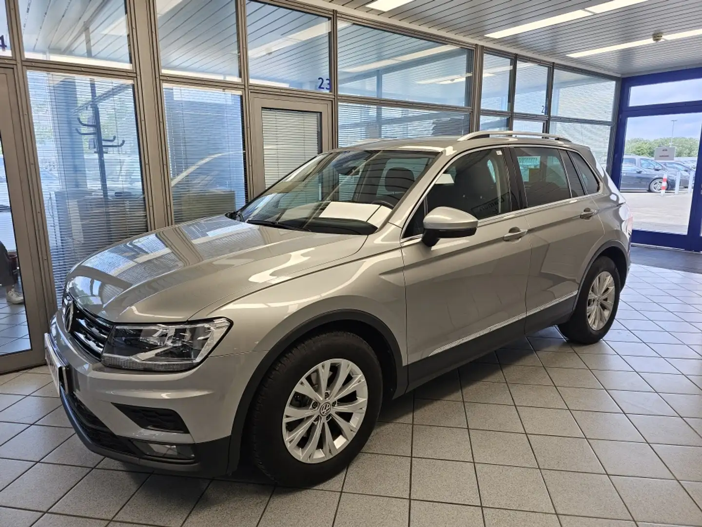Volkswagen Tiguan Trendline ACC,Klimaautomatik,PDC,Tempomat Grau - 2