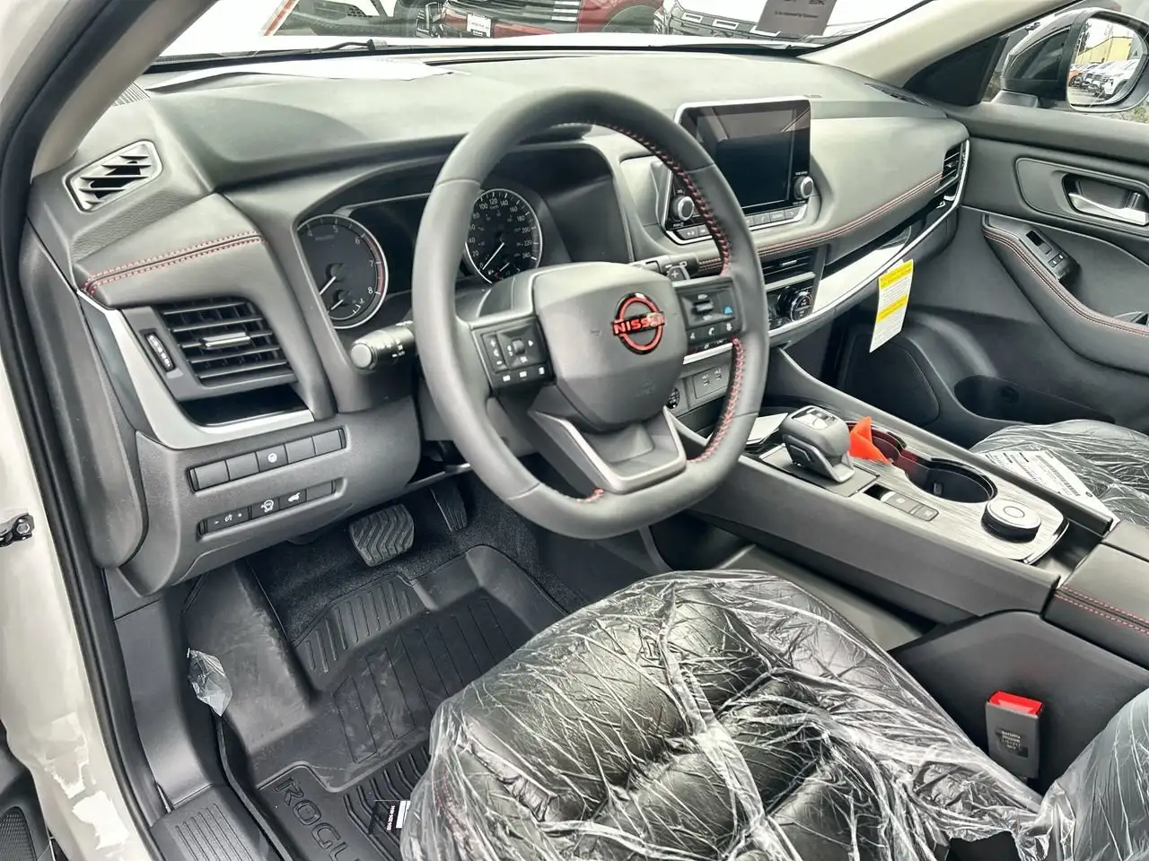 Nissan Rogue снимка Nissan Rogue