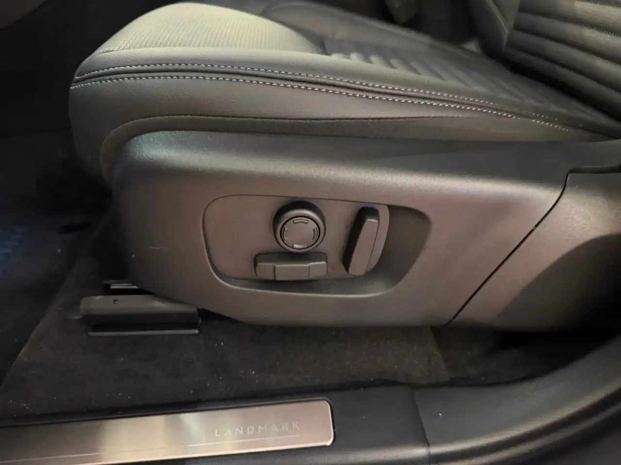 Land Rover Discovery Sport снимка Land Rover Discovery Sport