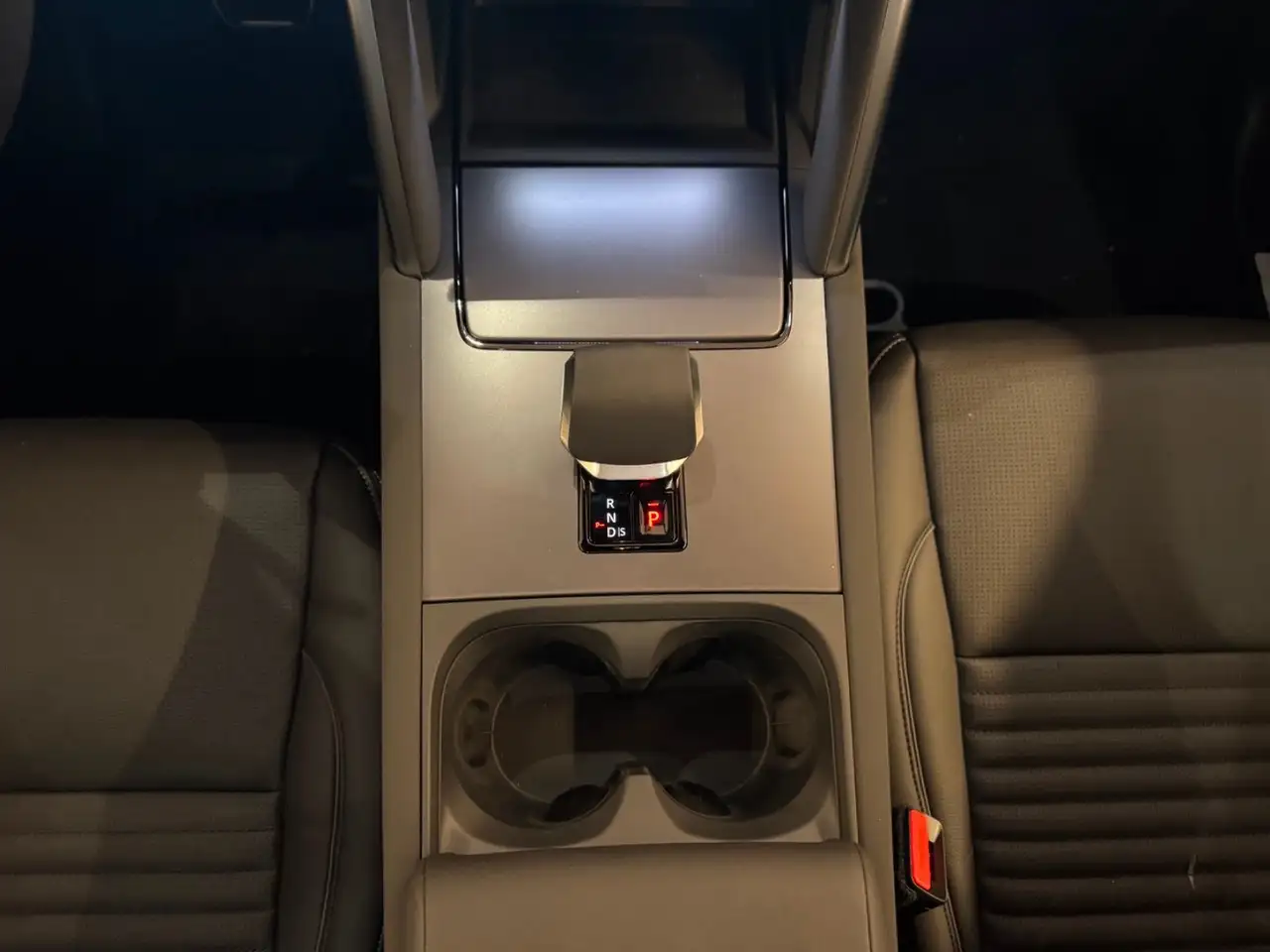 Land Rover Discovery Sport снимка Land Rover Discovery Sport
