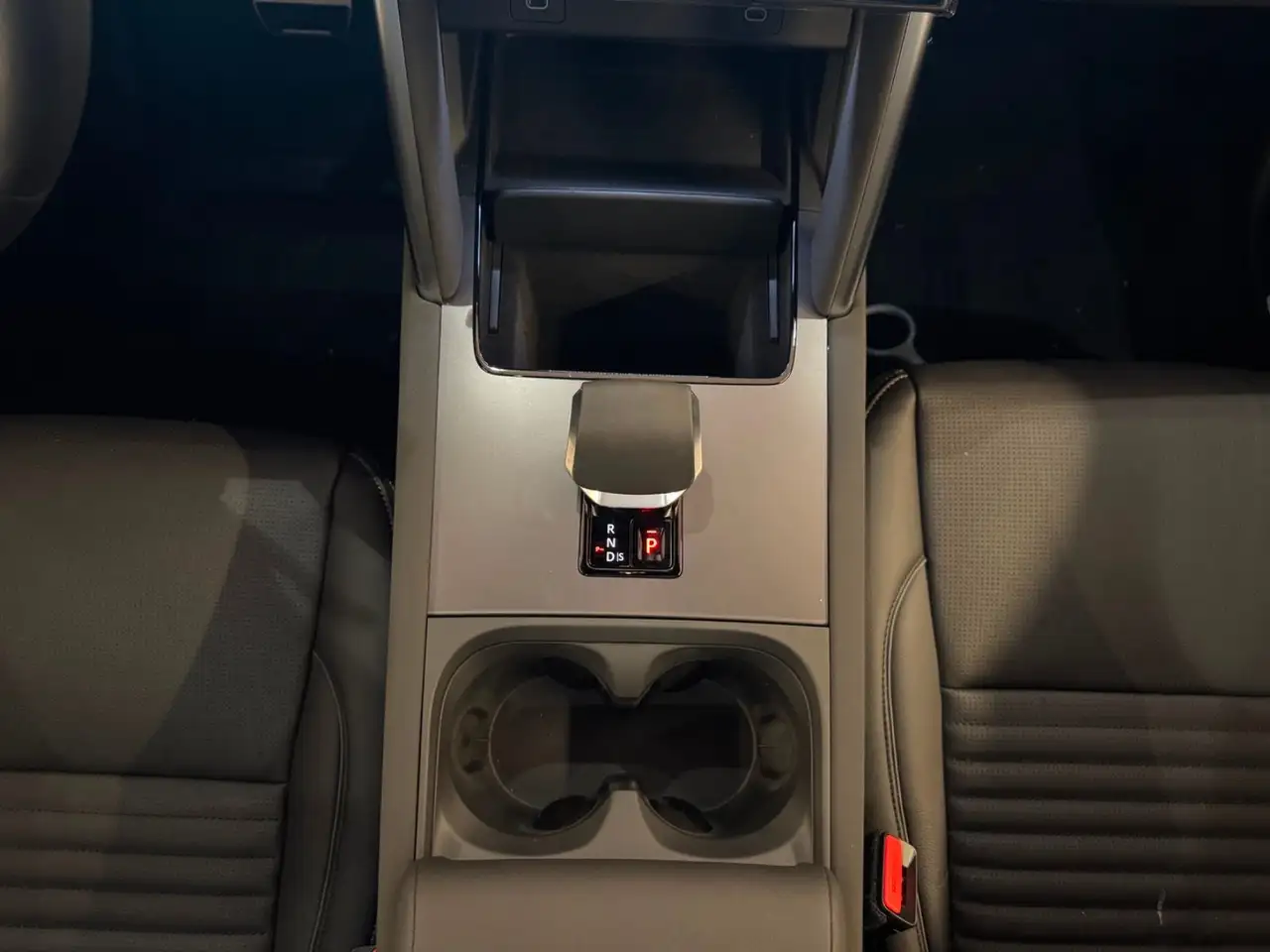 Land Rover Discovery Sport снимка Land Rover Discovery Sport